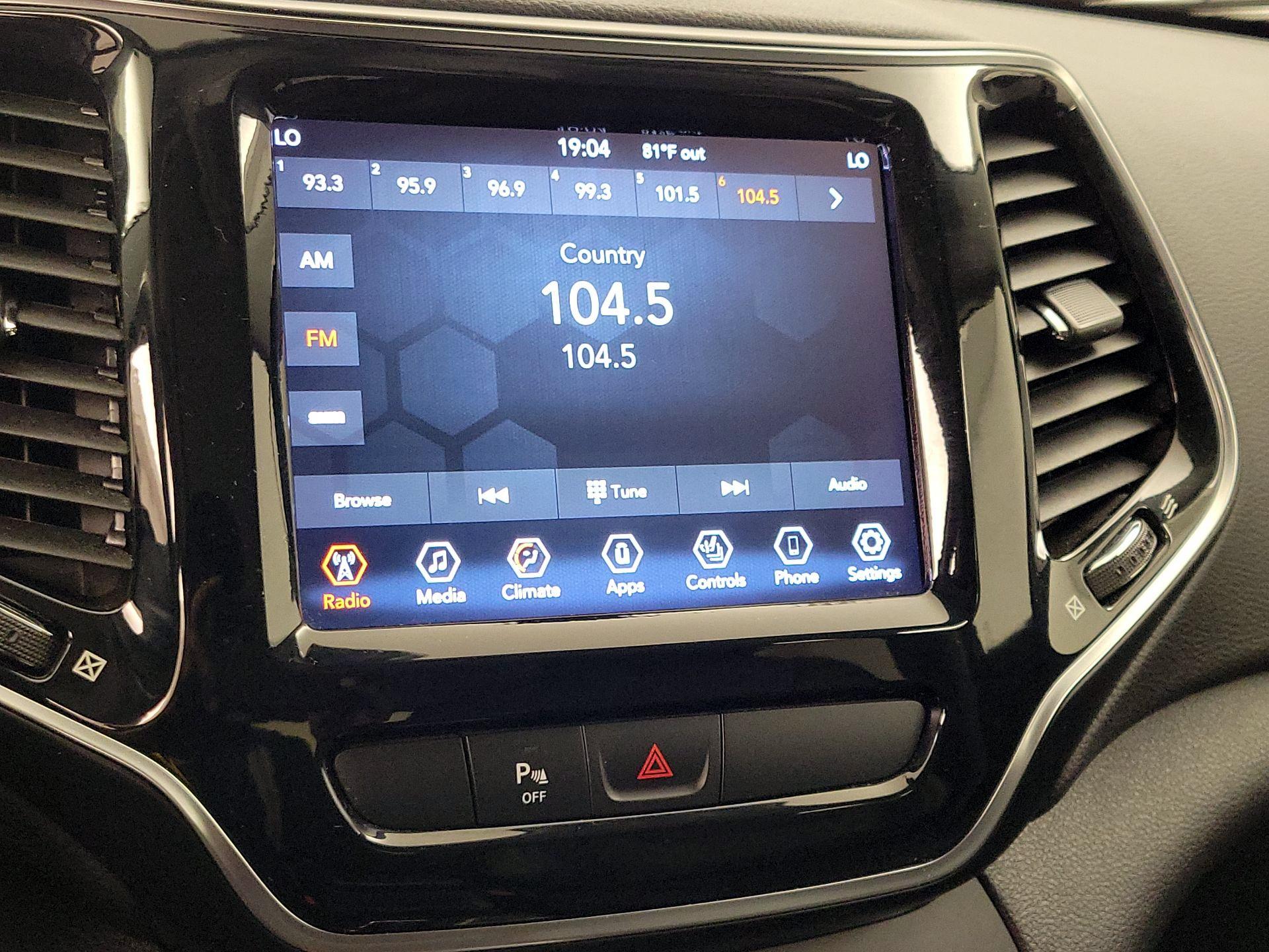 Thumbnail: 2019 Jeep Cherokee - 15