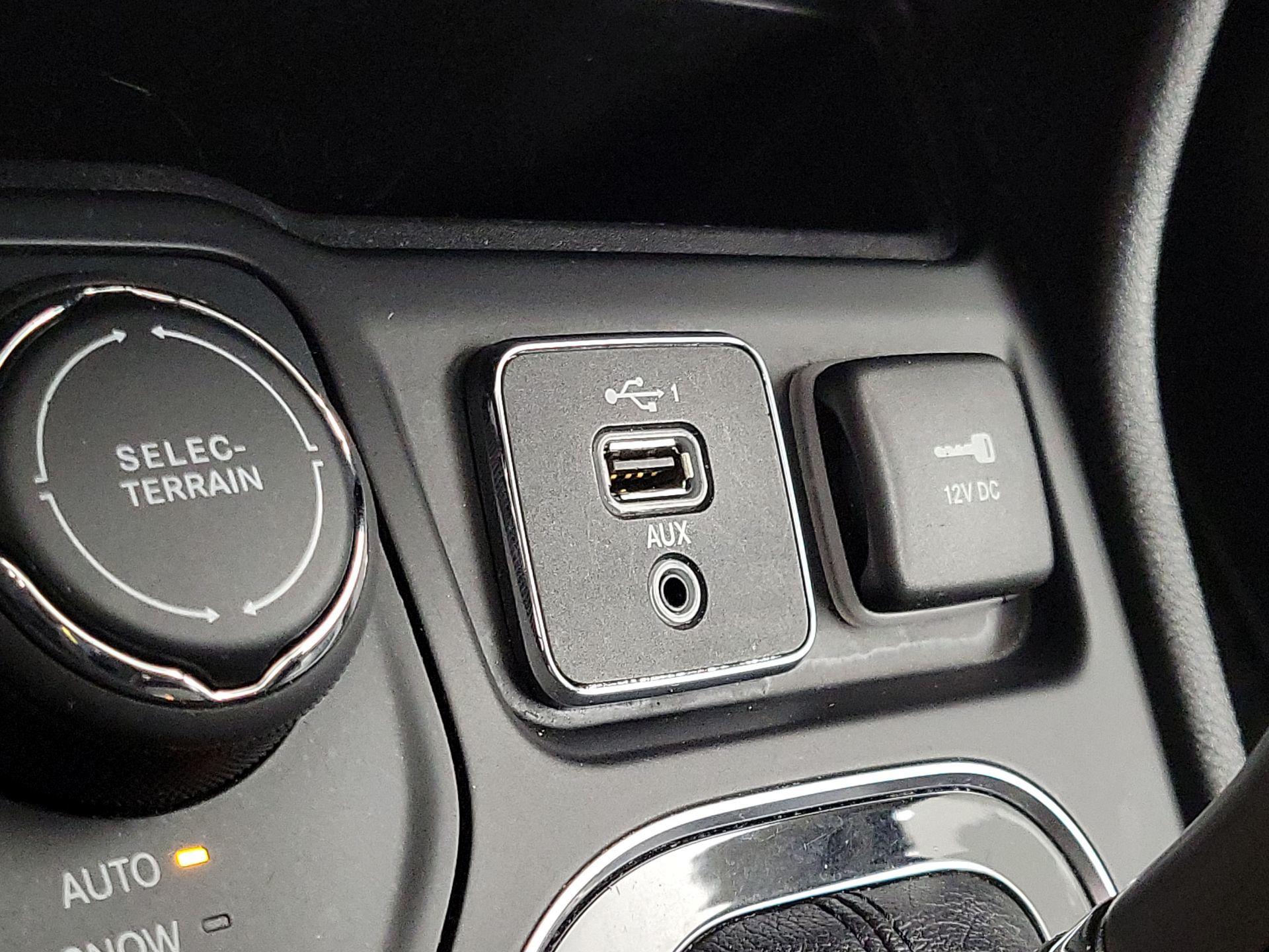 Thumbnail: 2019 Jeep Cherokee - 18