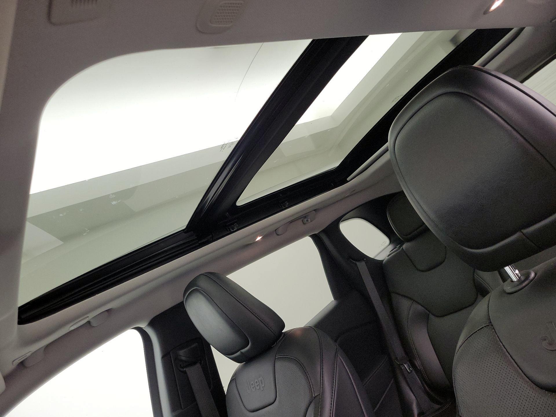 Thumbnail: 2019 Jeep Cherokee - 19