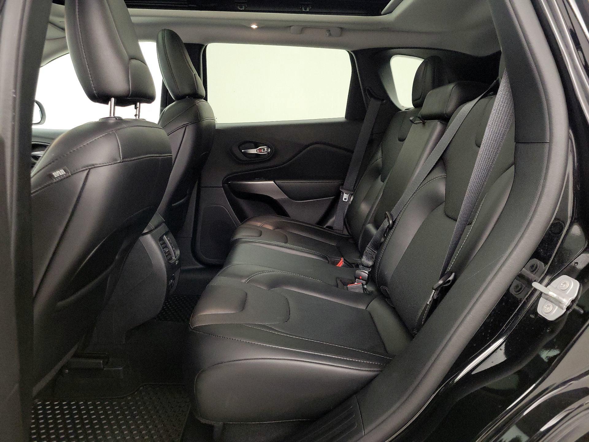 Thumbnail: 2019 Jeep Cherokee - 20