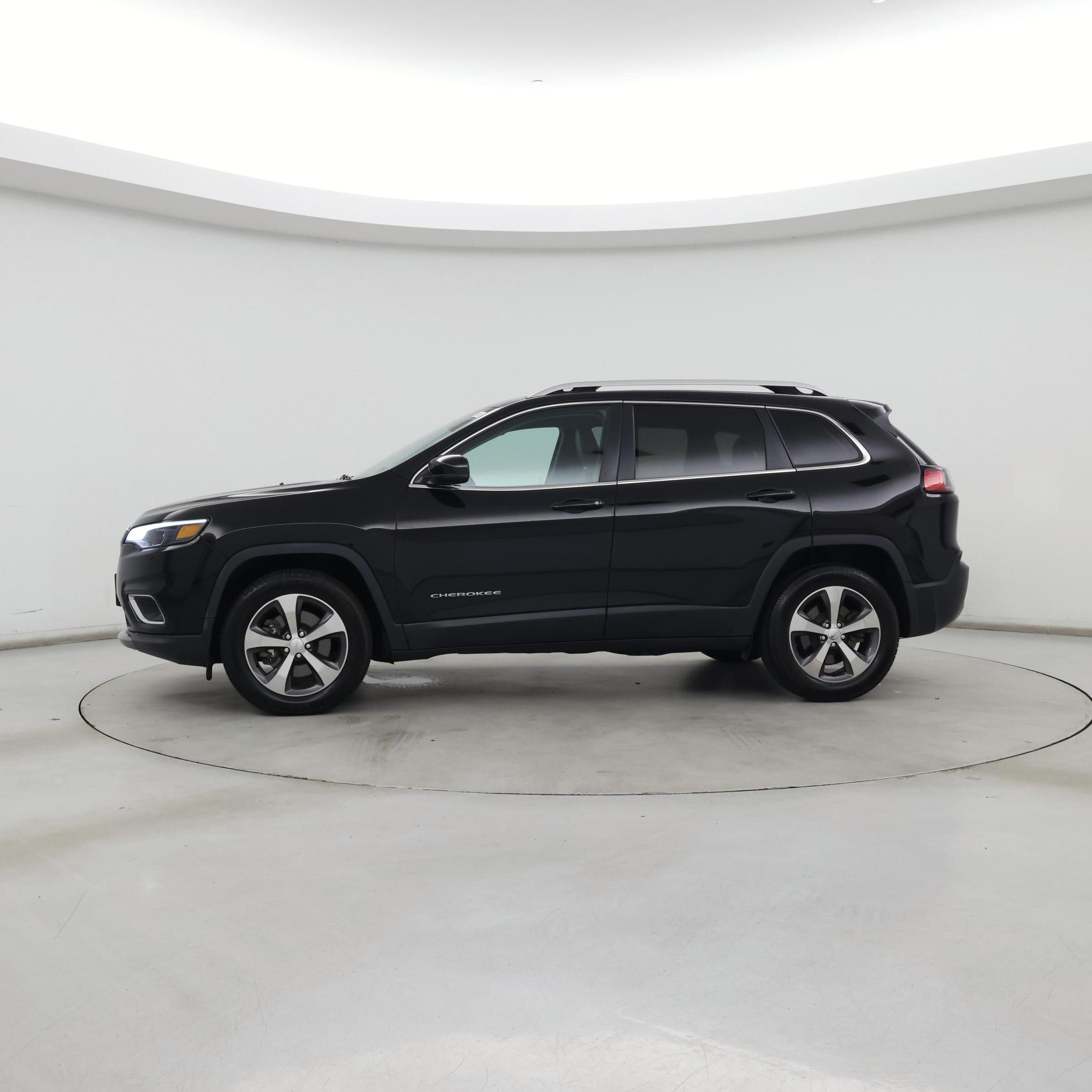 Thumbnail: 2019 Jeep Cherokee - 3