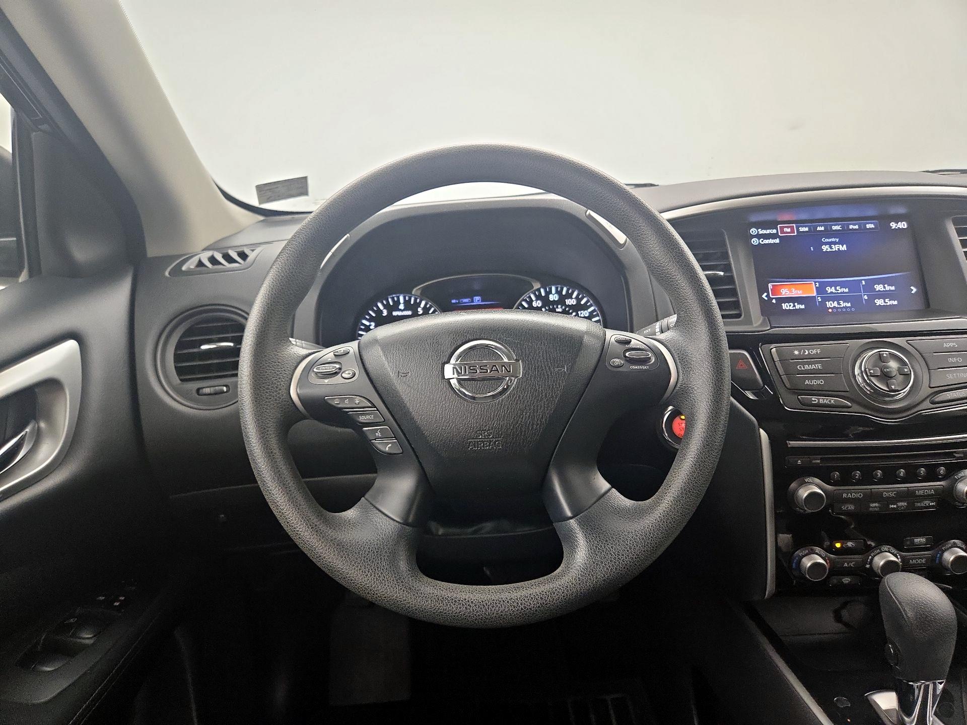 Thumbnail: 2017 Nissan Pathfinder - 10