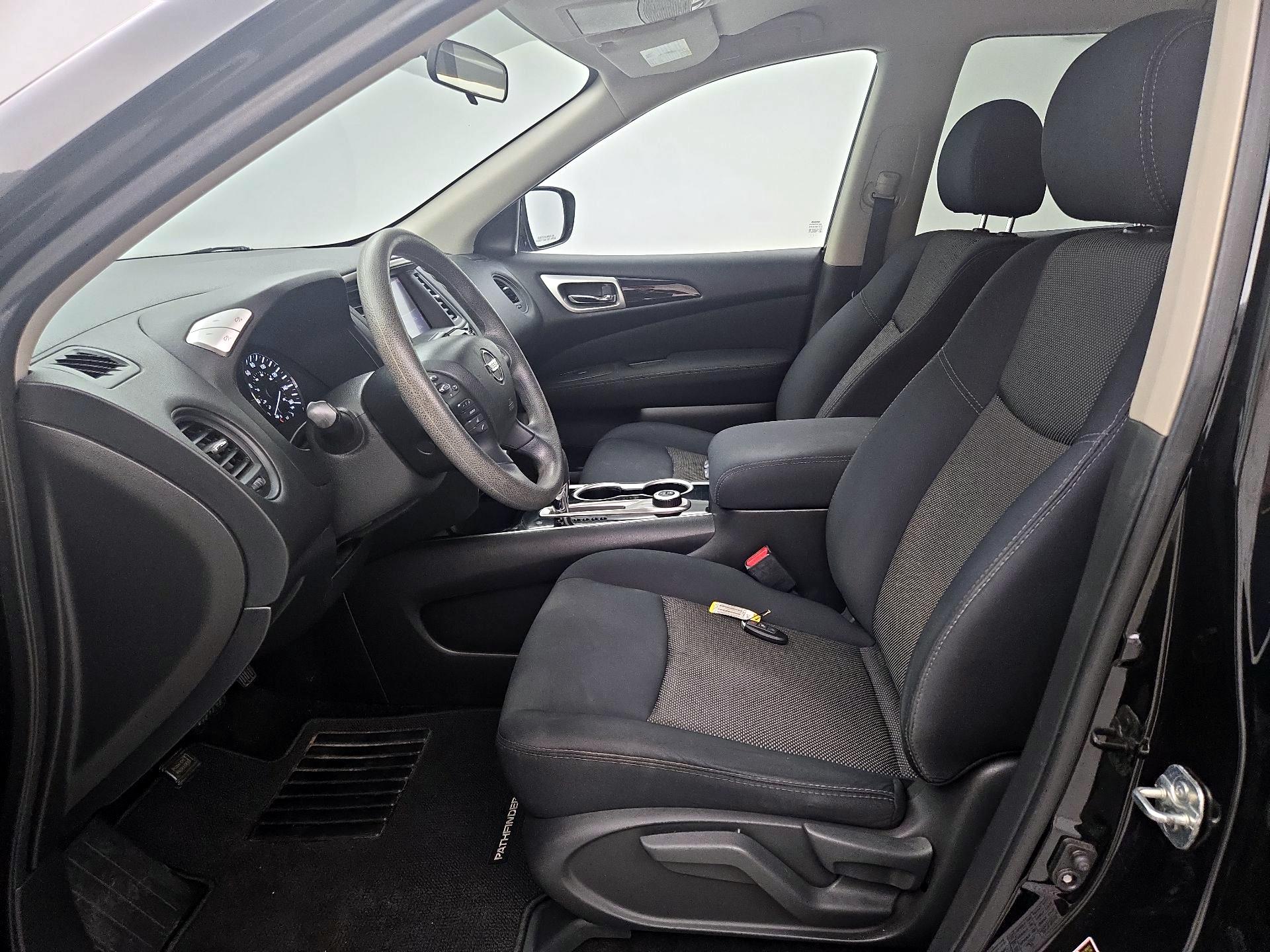 Thumbnail: 2017 Nissan Pathfinder - 11