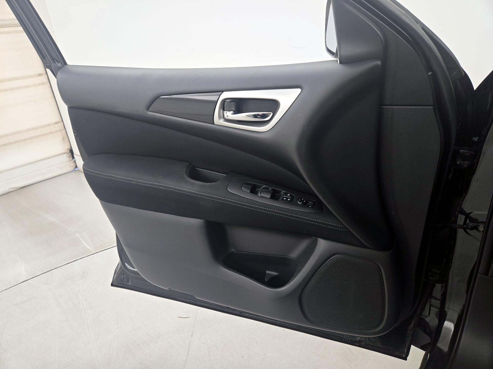 Thumbnail: 2017 Nissan Pathfinder - 12