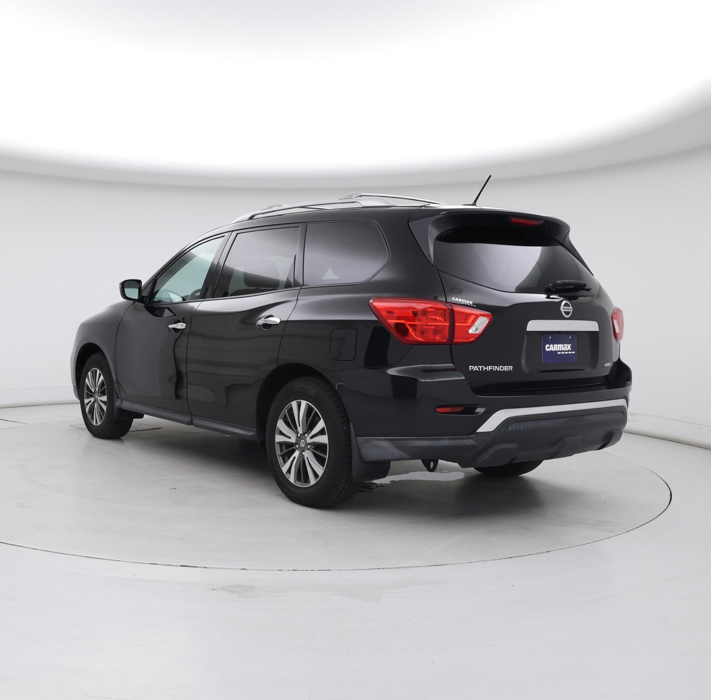 Thumbnail: 2017 Nissan Pathfinder - 2