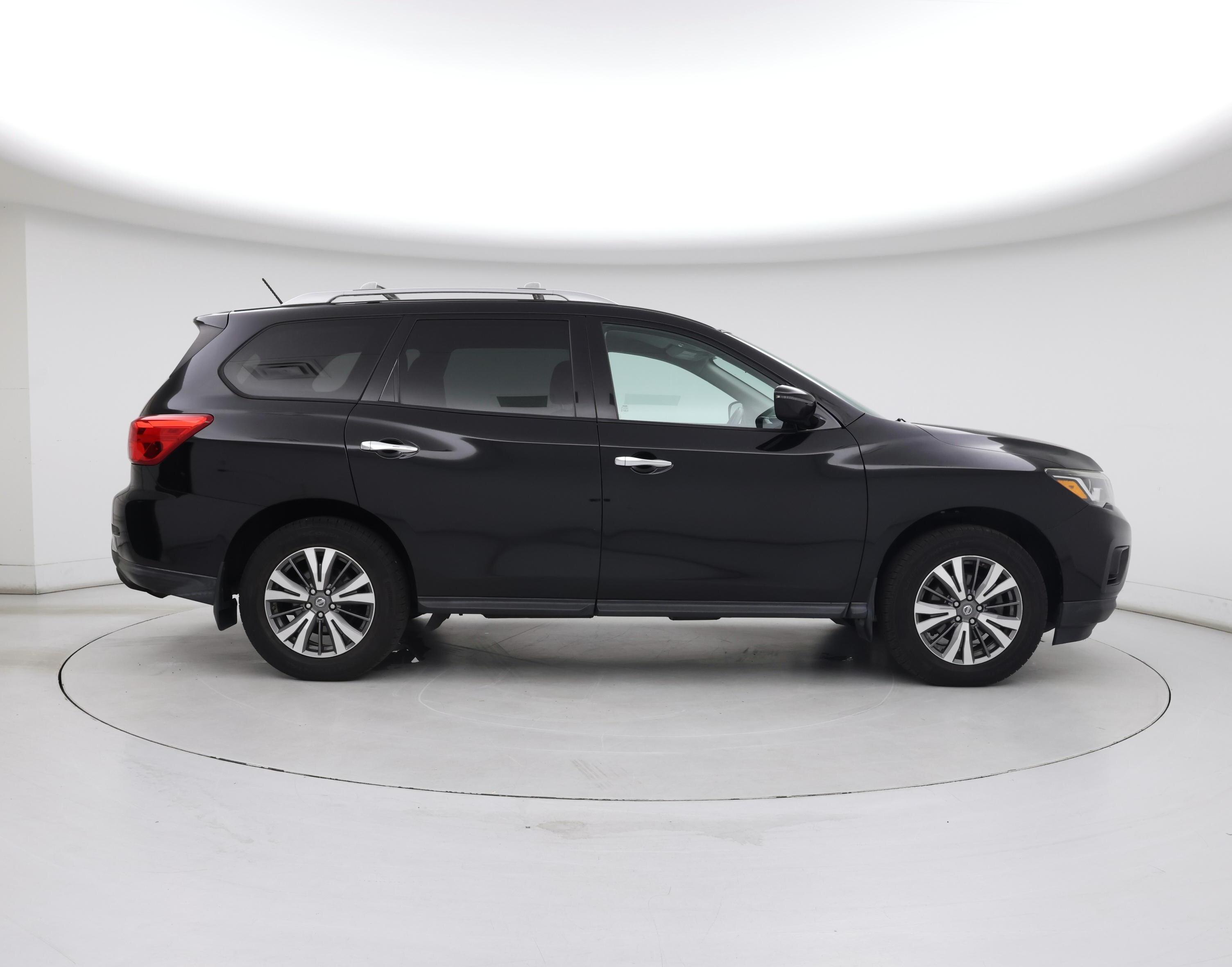 Thumbnail: 2017 Nissan Pathfinder - 7