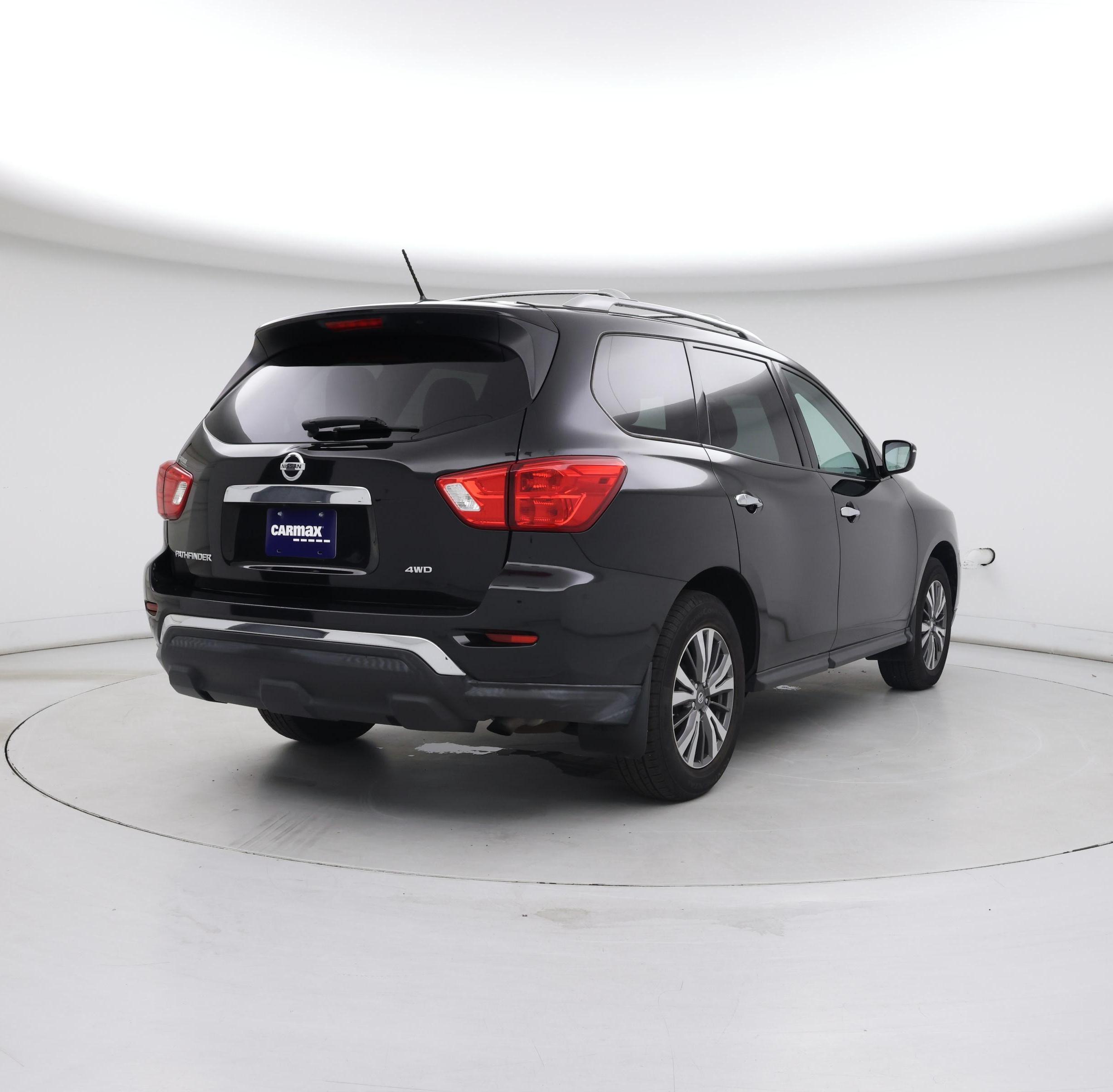 Thumbnail: 2017 Nissan Pathfinder - 8