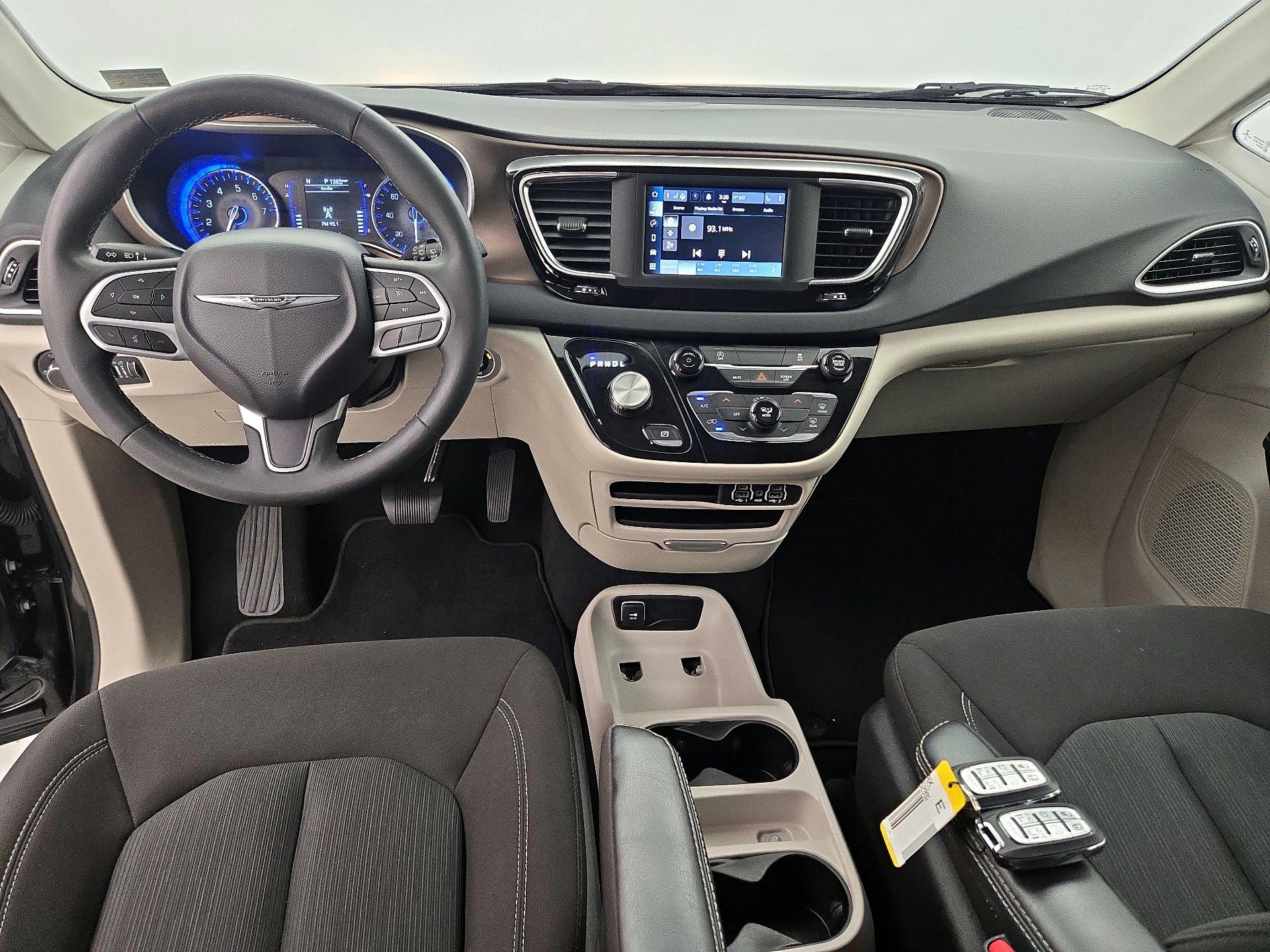 Thumbnail: 2023 Chrysler Voyager - 9