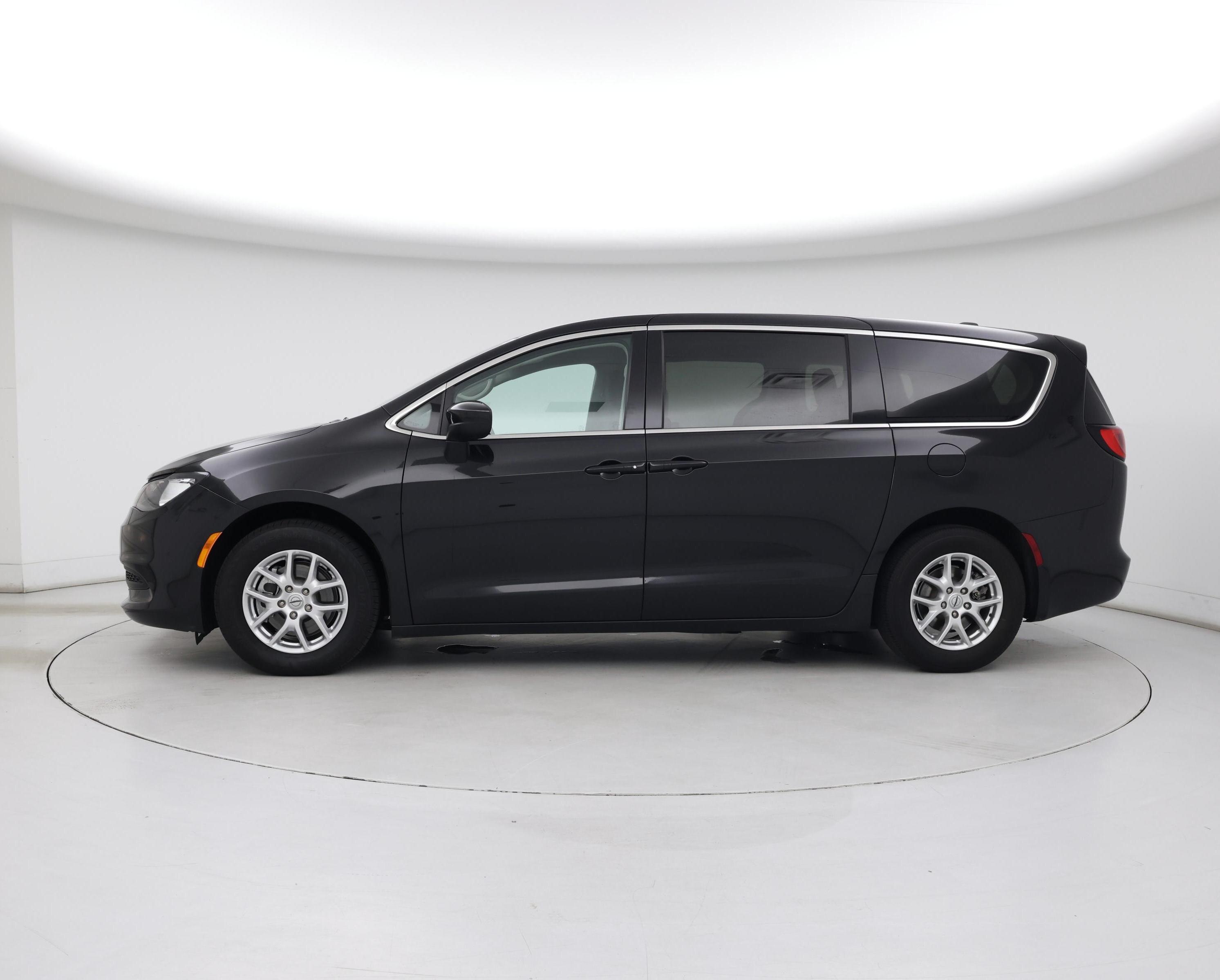 Thumbnail: 2023 Chrysler Voyager - 3