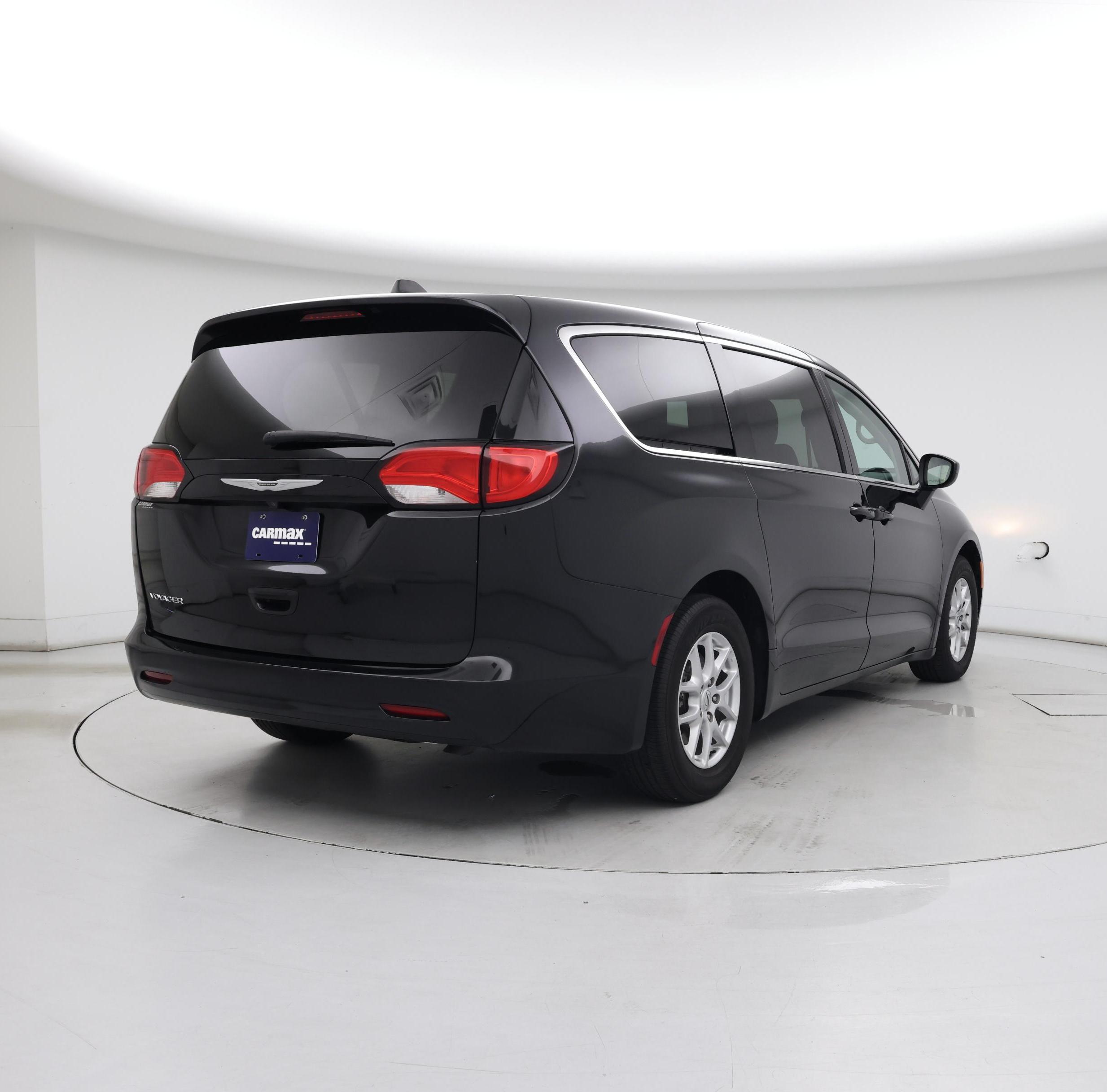 Thumbnail: 2023 Chrysler Voyager - 8
