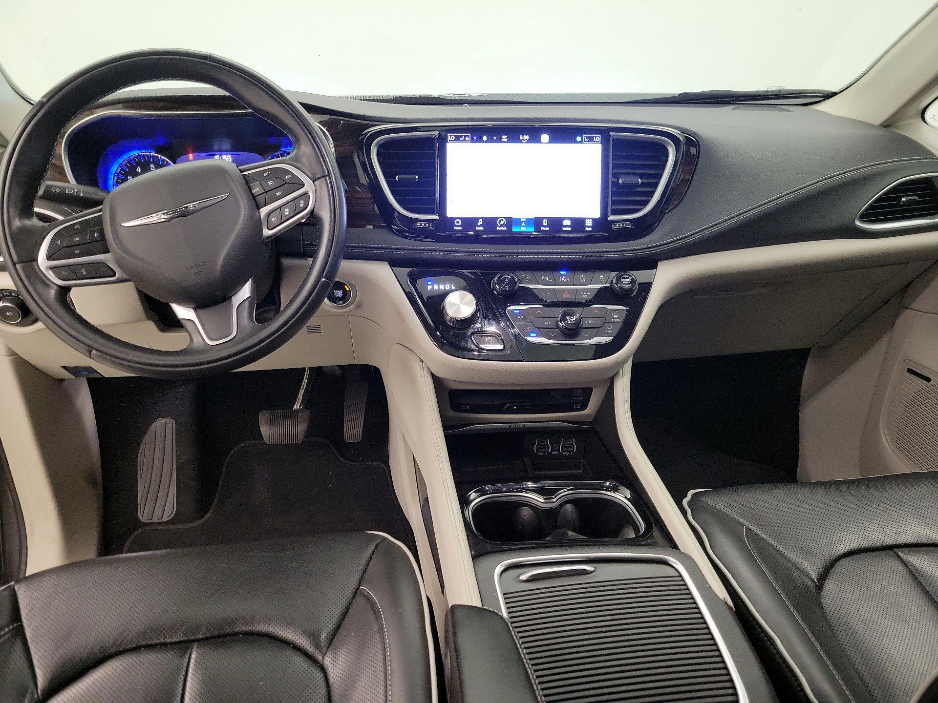 Thumbnail: 2022 Chrysler Pacifica - 9