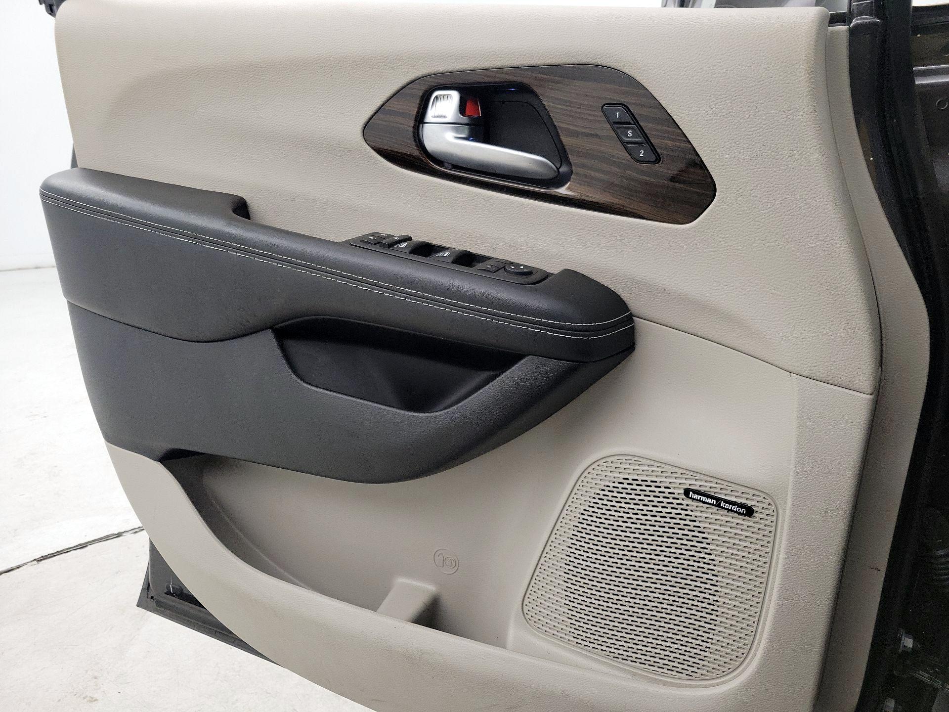 Thumbnail: 2022 Chrysler Pacifica - 12