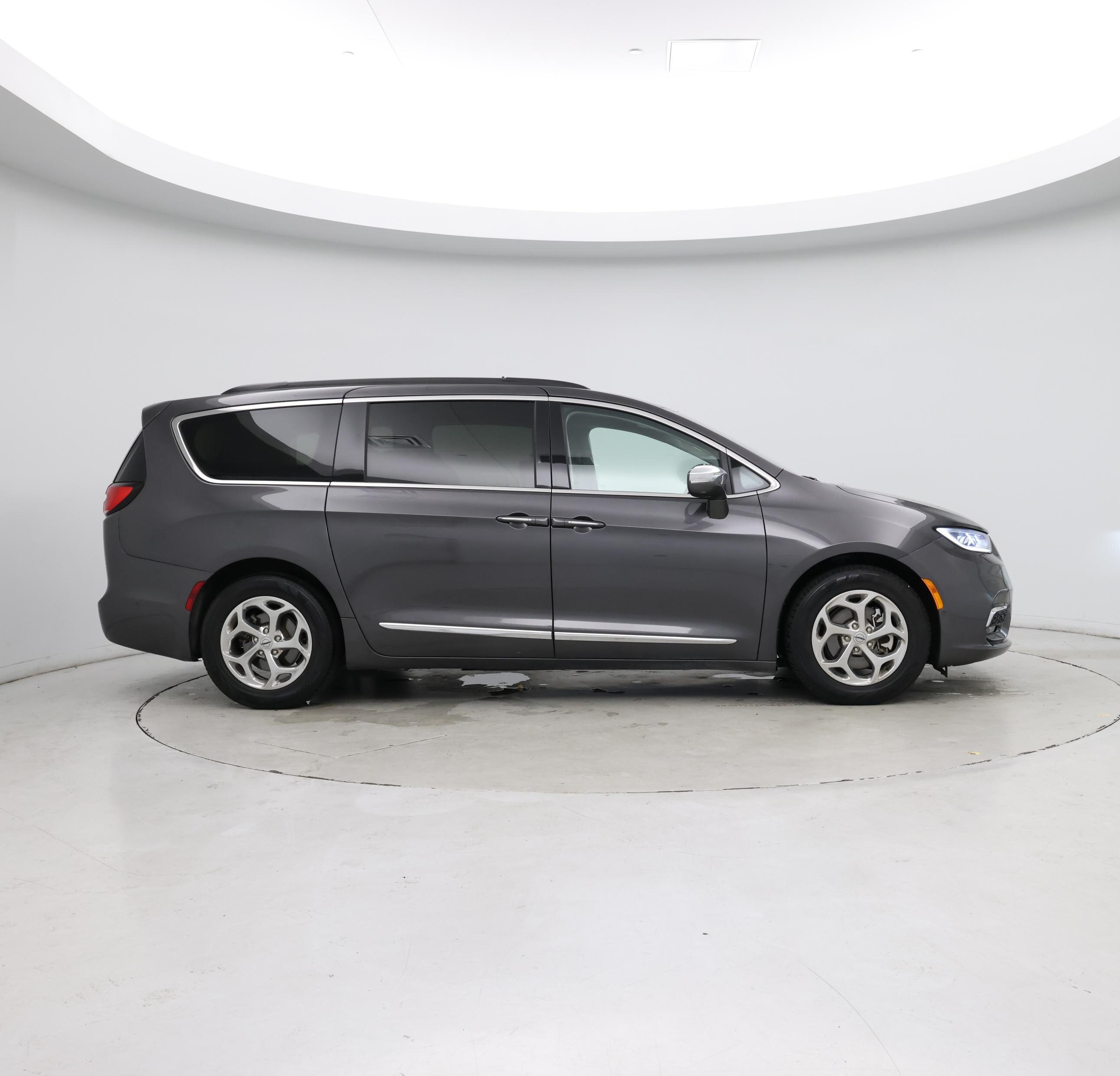 Thumbnail: 2022 Chrysler Pacifica - 7
