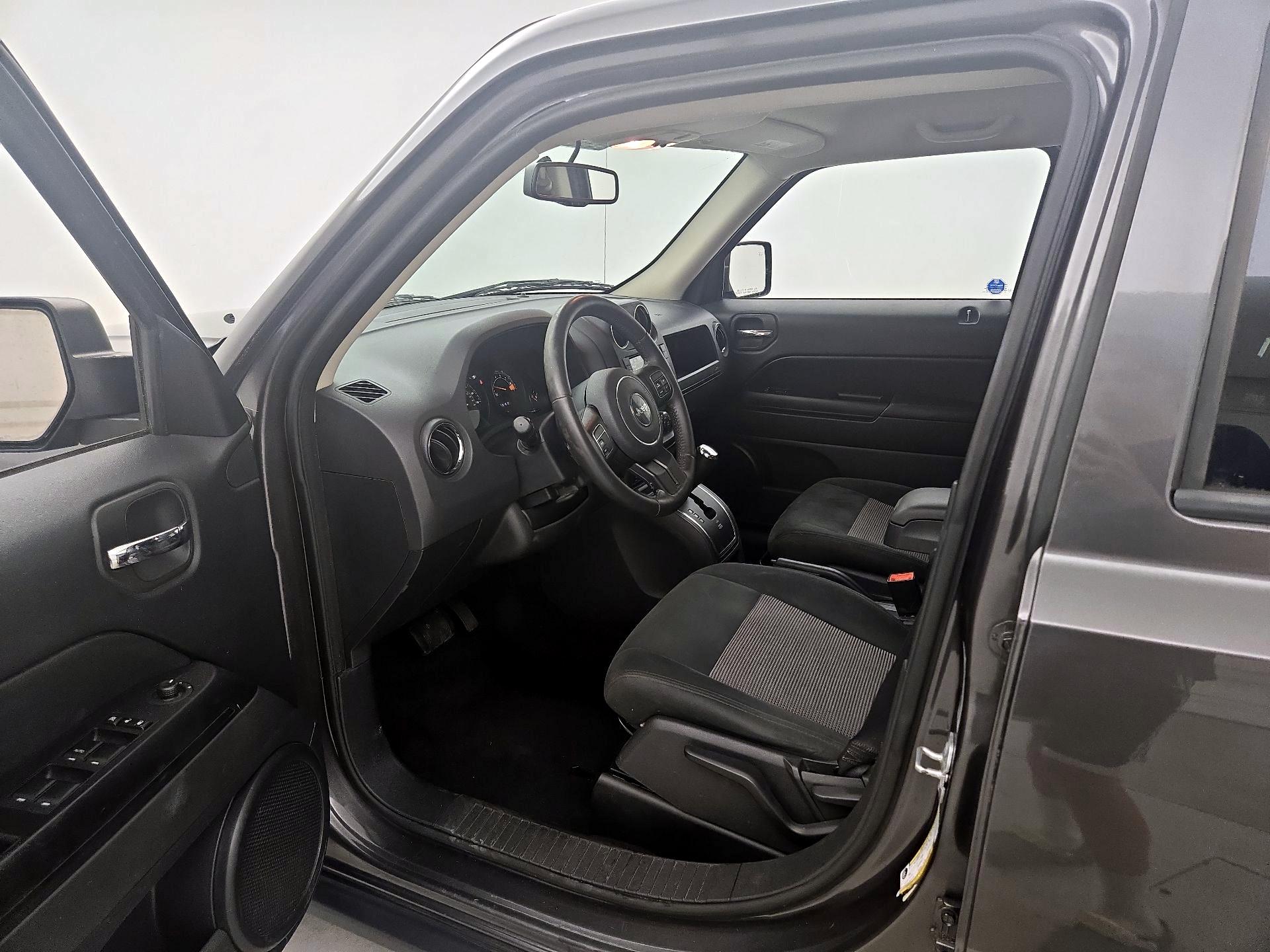 Thumbnail: 2016 Jeep Patriot - 11
