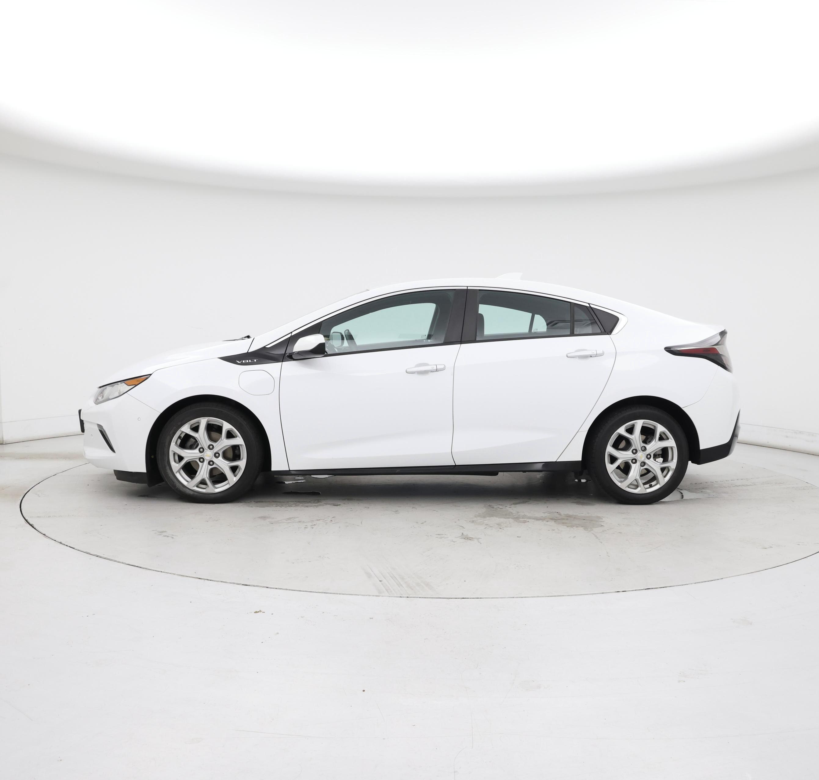 Thumbnail: 2018 Chevrolet Volt - 3