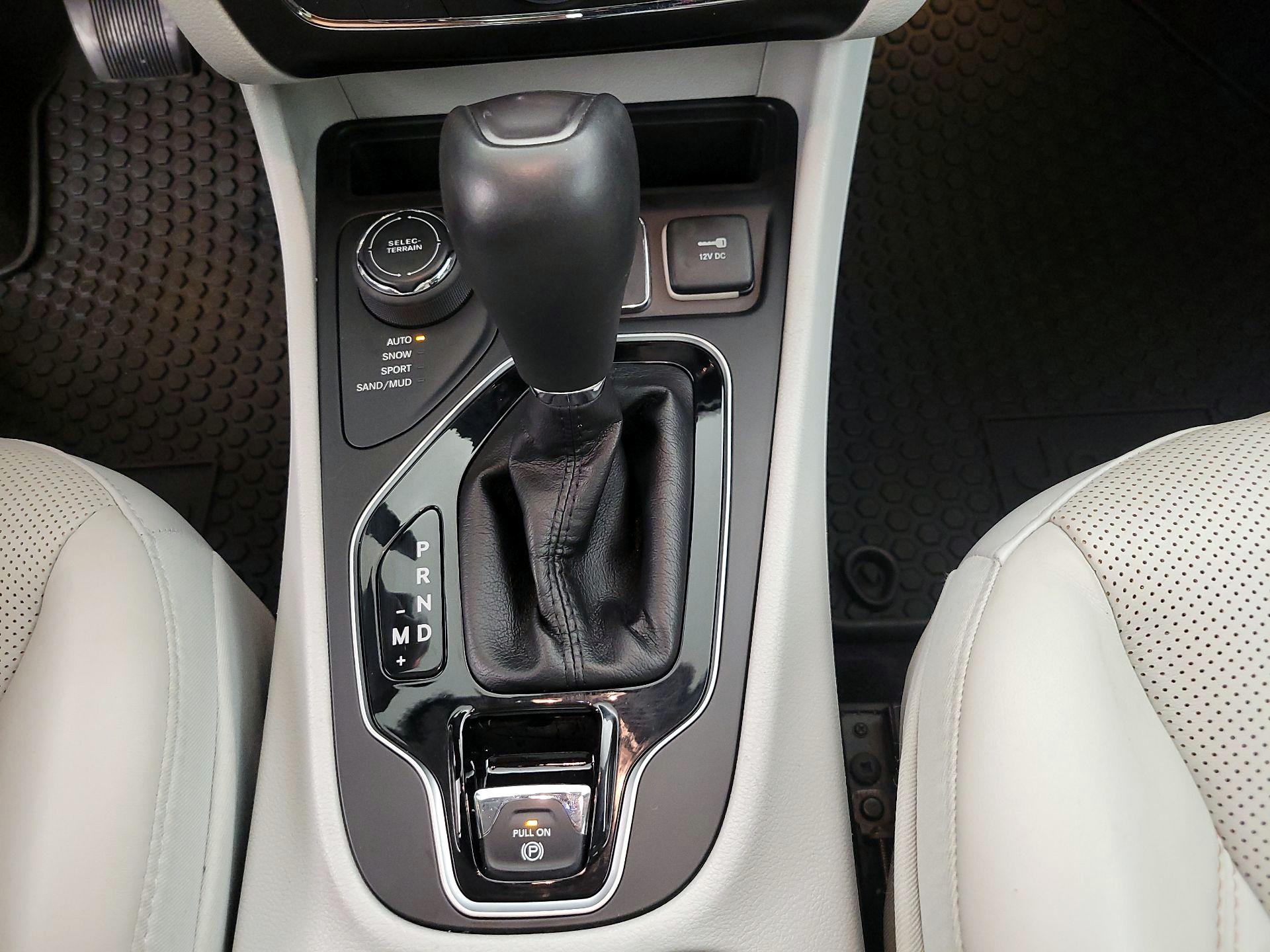 Thumbnail: 2019 Jeep Cherokee - 17