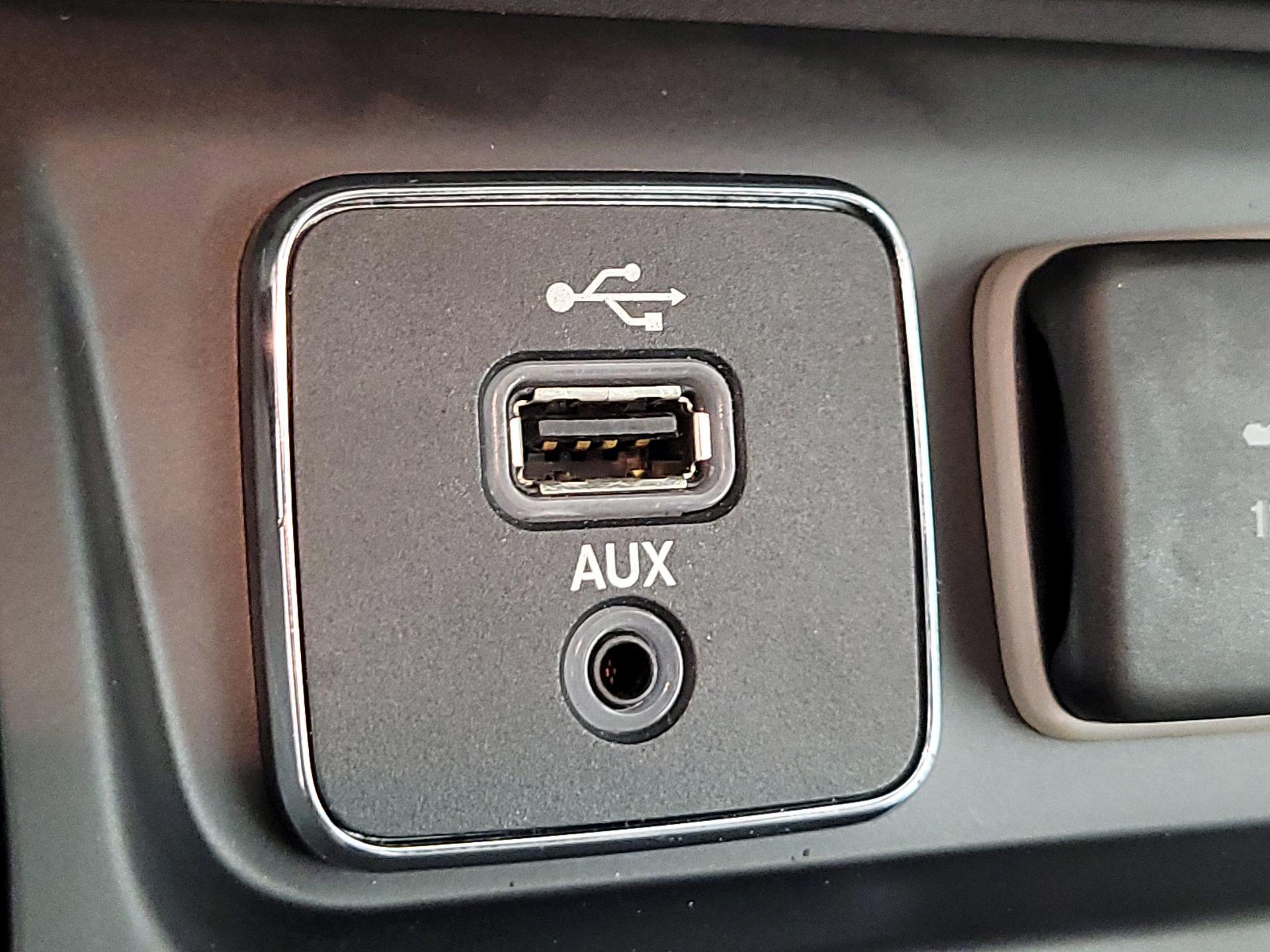 Thumbnail: 2019 Jeep Cherokee - 18