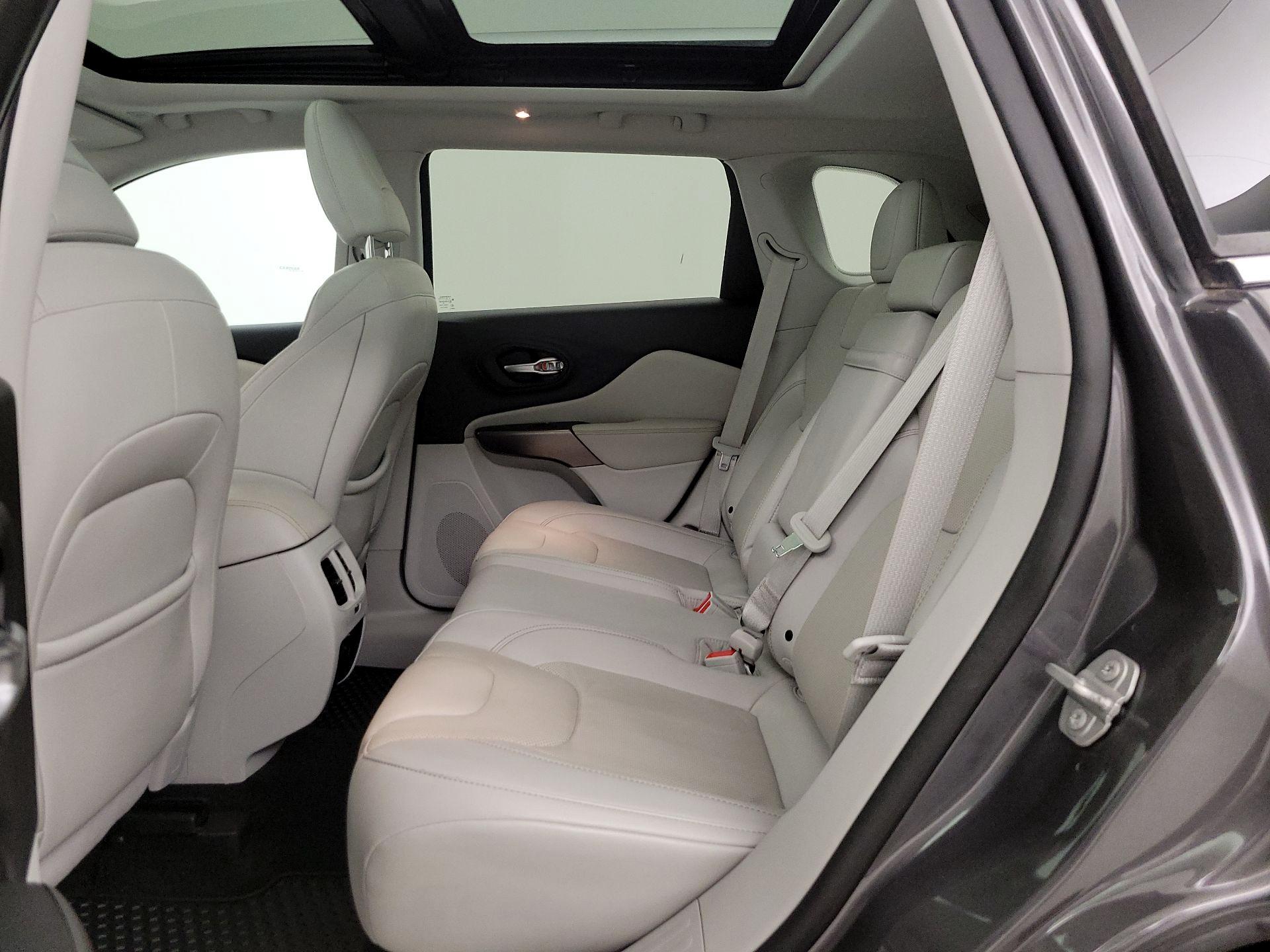 Thumbnail: 2019 Jeep Cherokee - 20