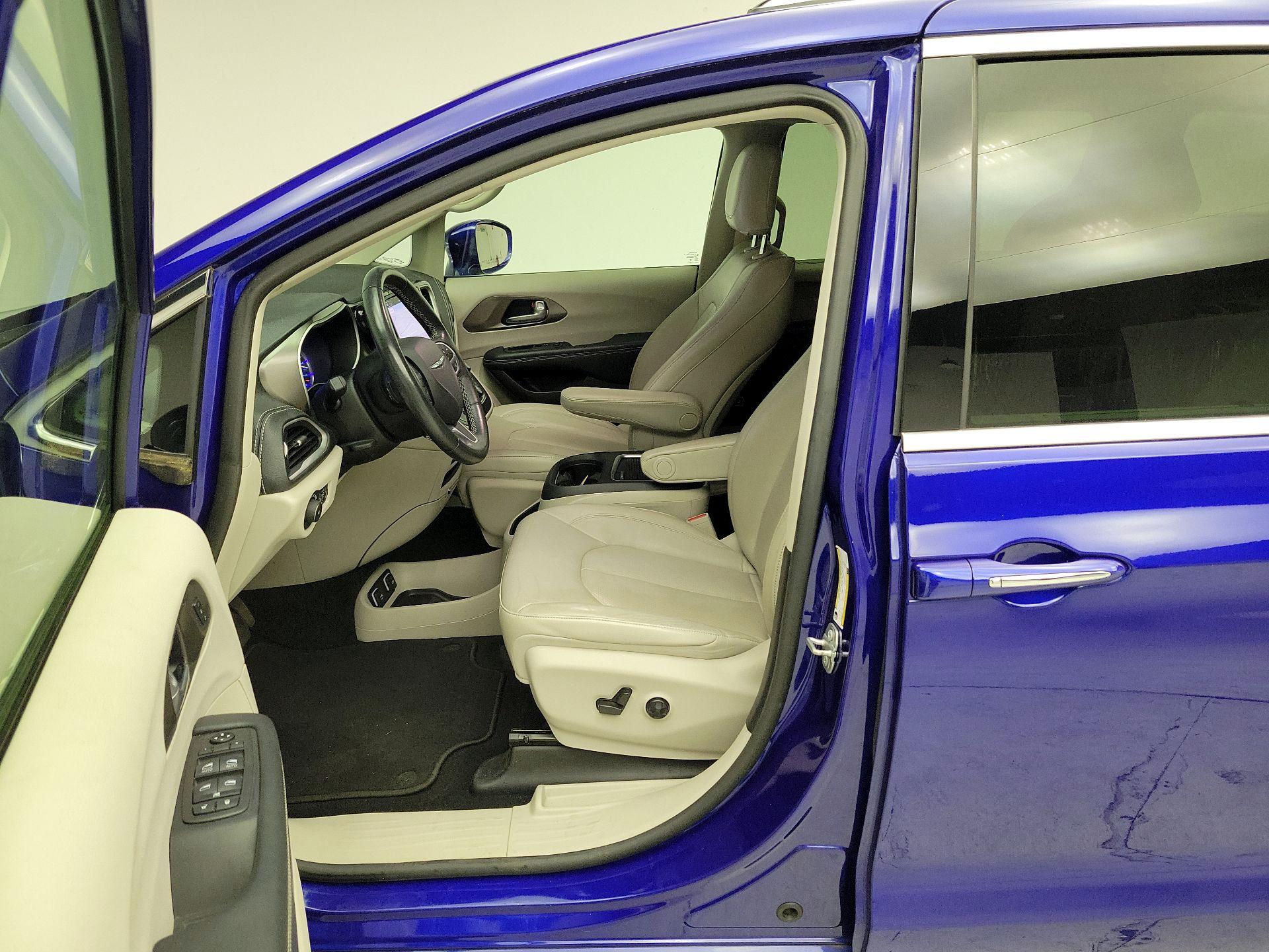Thumbnail: 2021 Chrysler Pacifica - 11