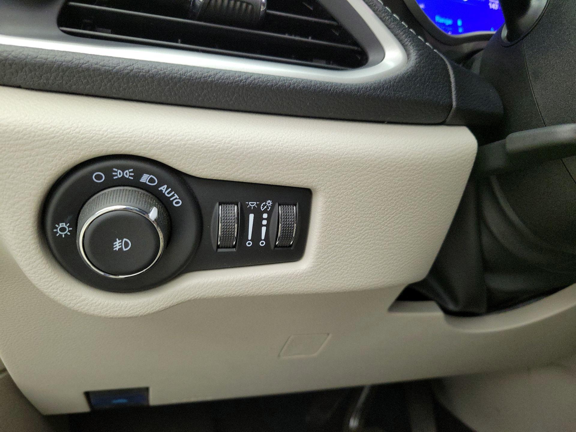 Thumbnail: 2021 Chrysler Pacifica - 13