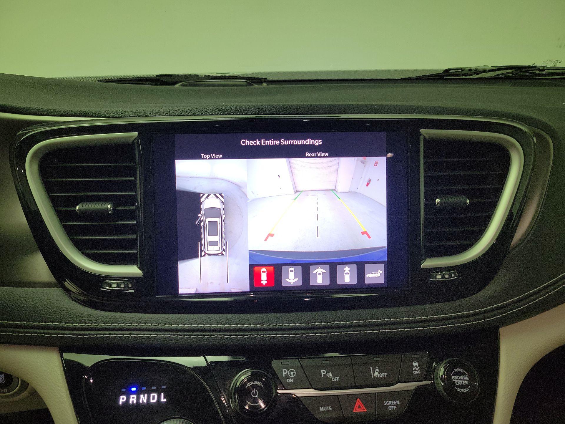 Thumbnail: 2021 Chrysler Pacifica - 15