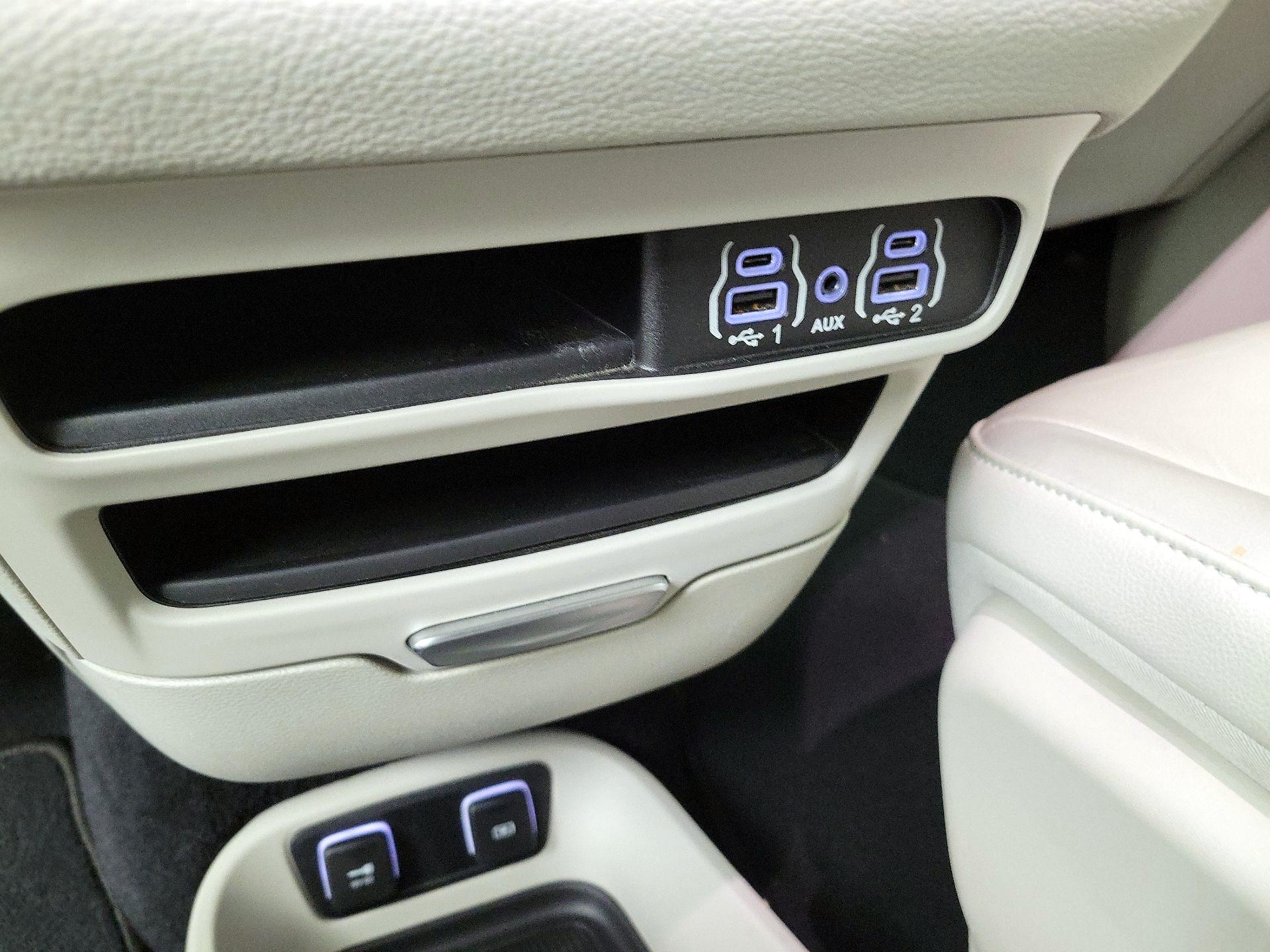 Thumbnail: 2021 Chrysler Pacifica - 19
