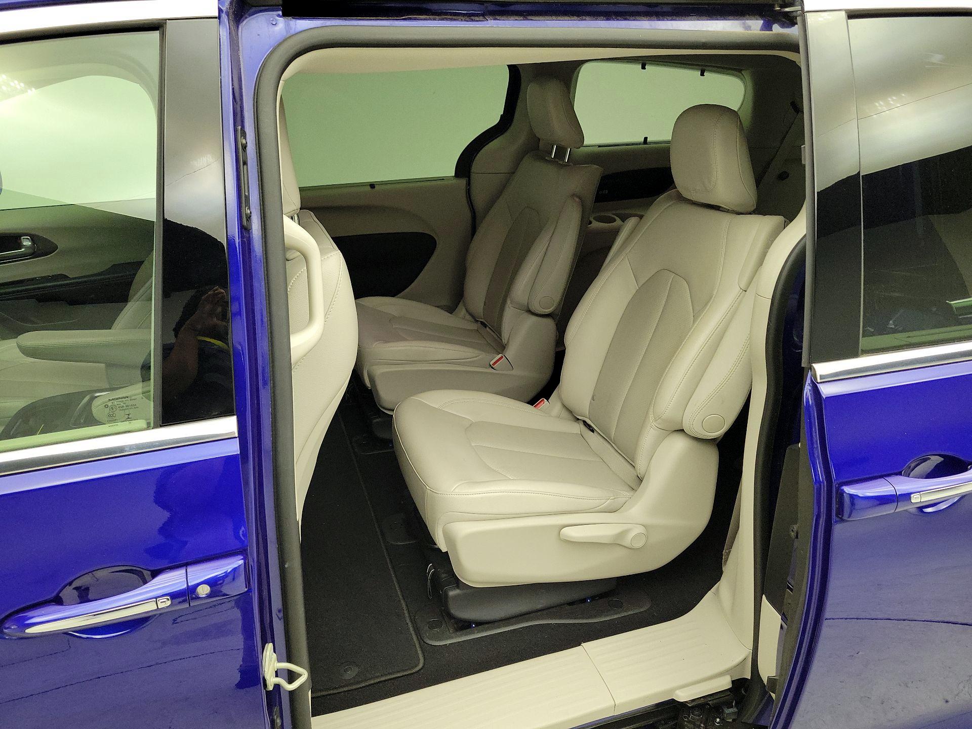 Thumbnail: 2021 Chrysler Pacifica - 20