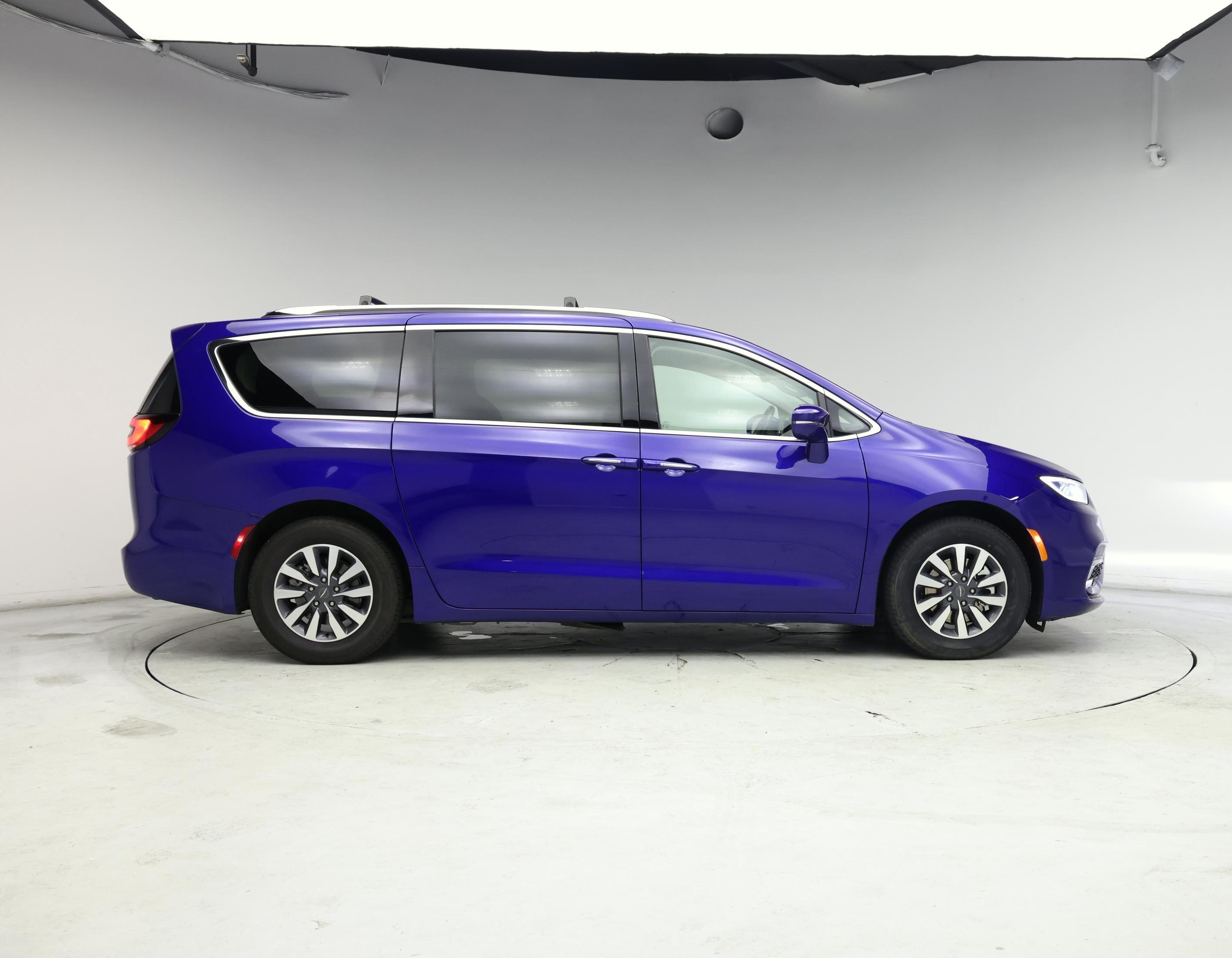 Thumbnail: 2021 Chrysler Pacifica - 7