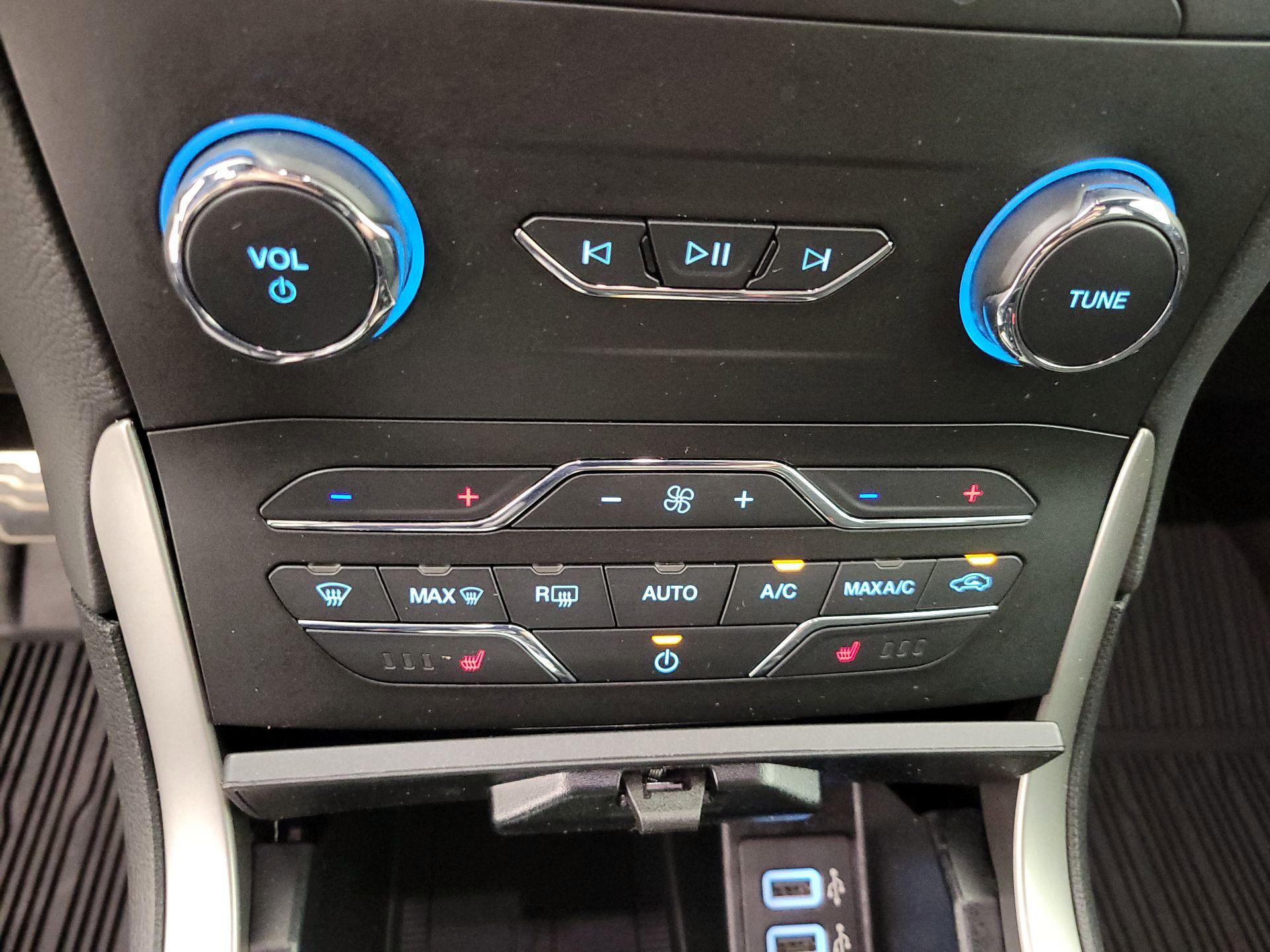 Thumbnail: 2020 Ford Edge - 17