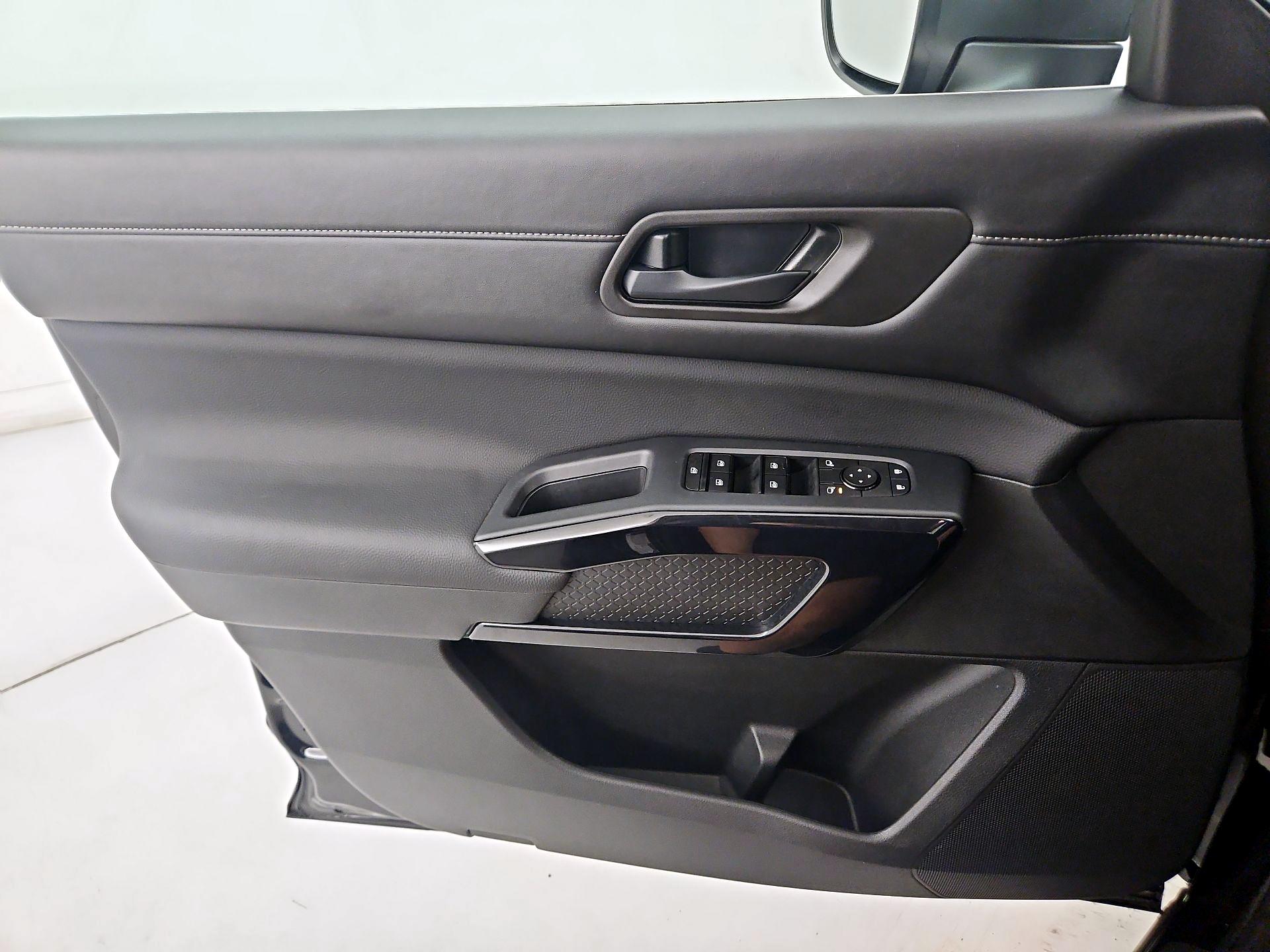 Thumbnail: 2025 Nissan Pathfinder - 12