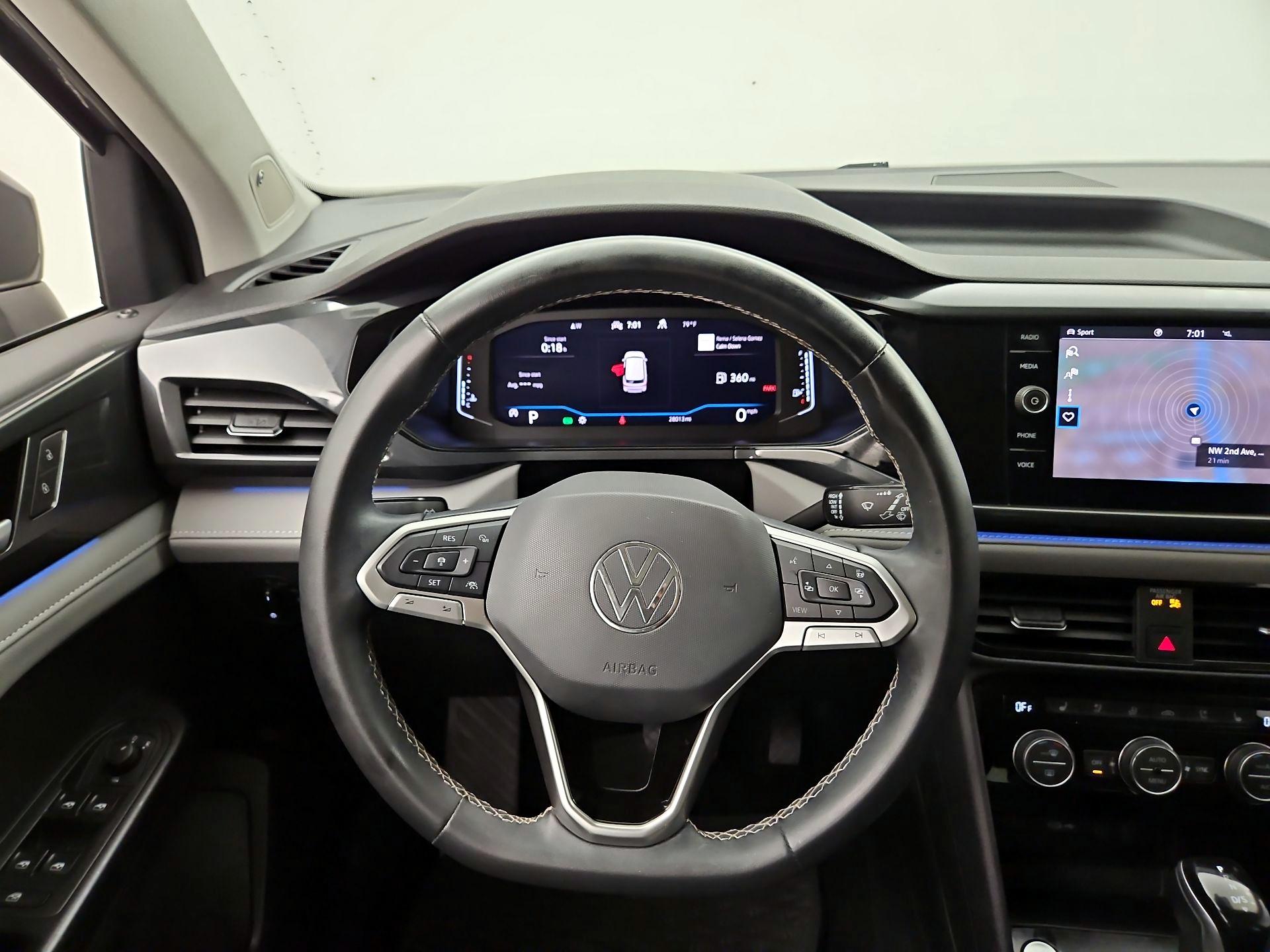 Thumbnail: 2022 Volkswagen Taos - 10