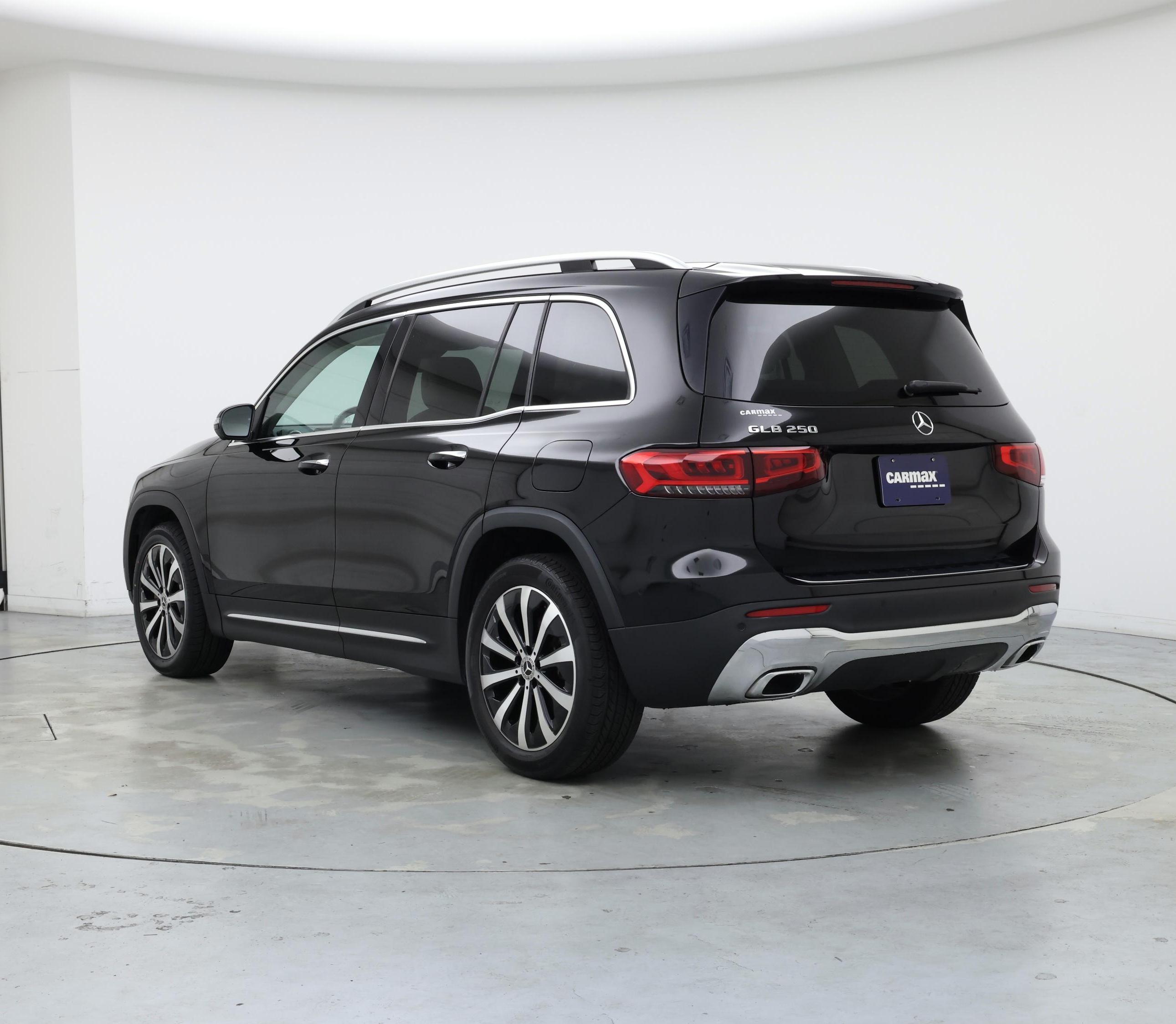 Thumbnail: 2021 Mercedes-Benz GLB - 2