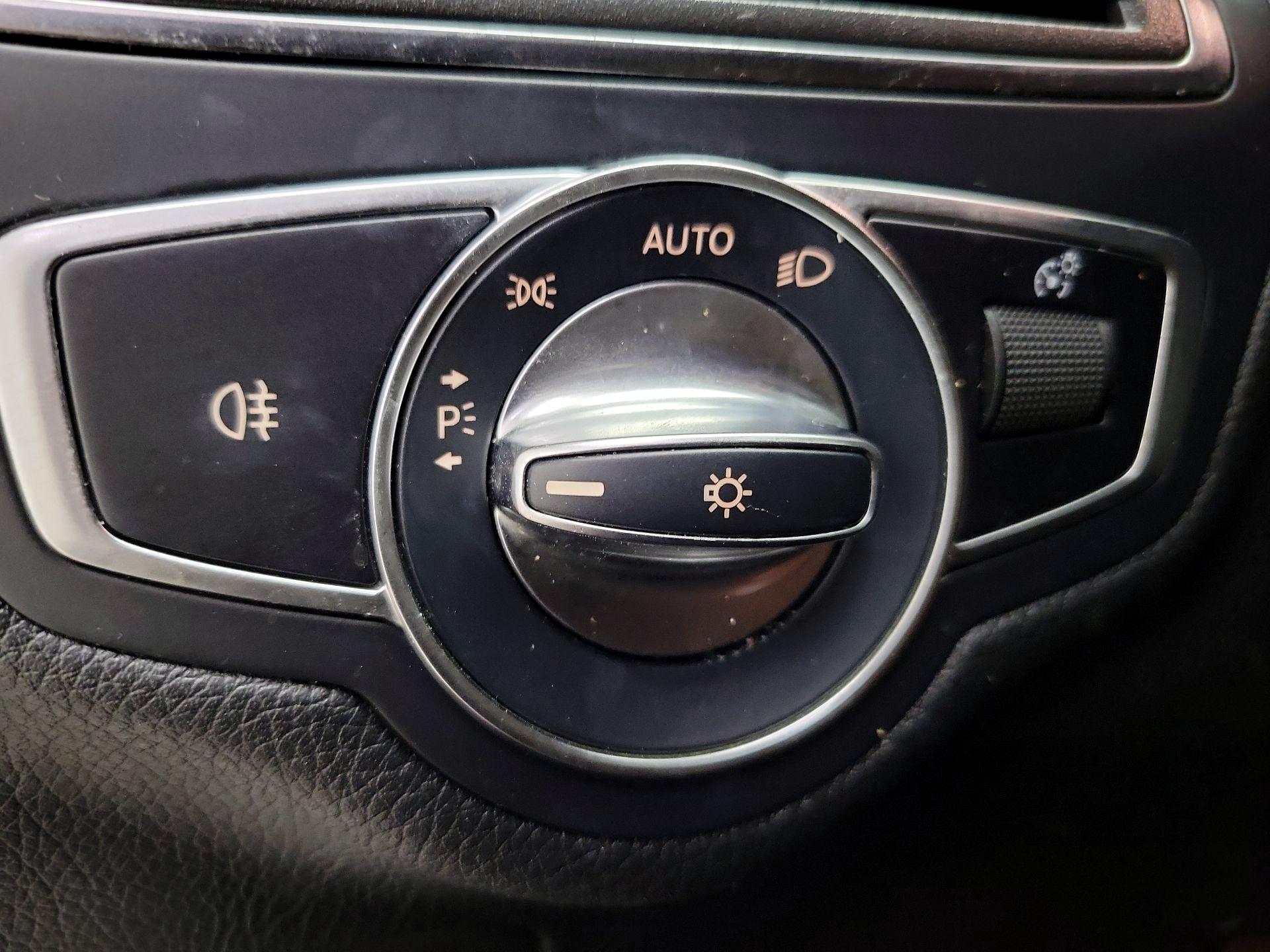 Thumbnail: 2020 Mercedes-Benz C-Class - 13