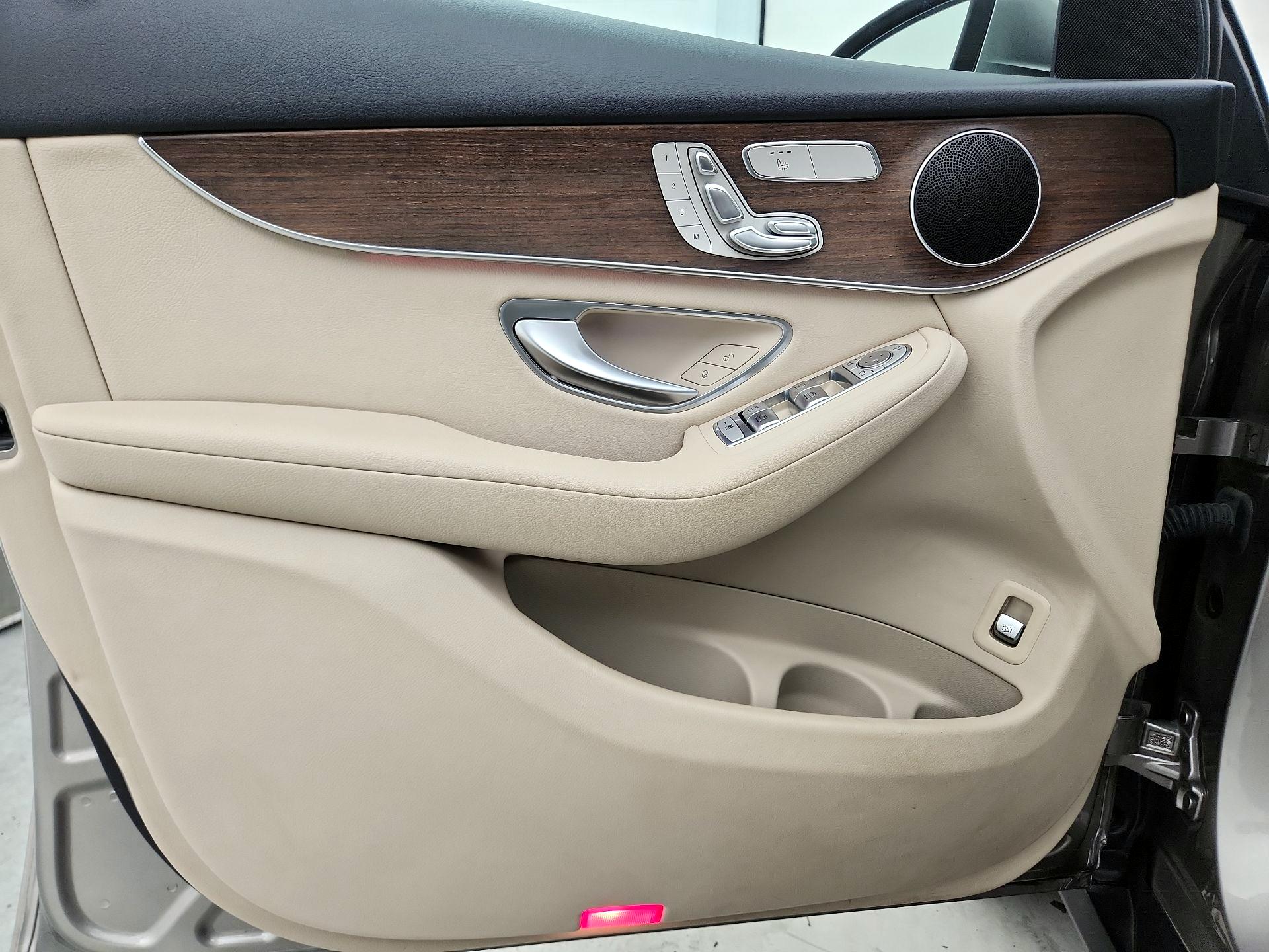 Thumbnail: 2022 Mercedes-Benz GLC - 12