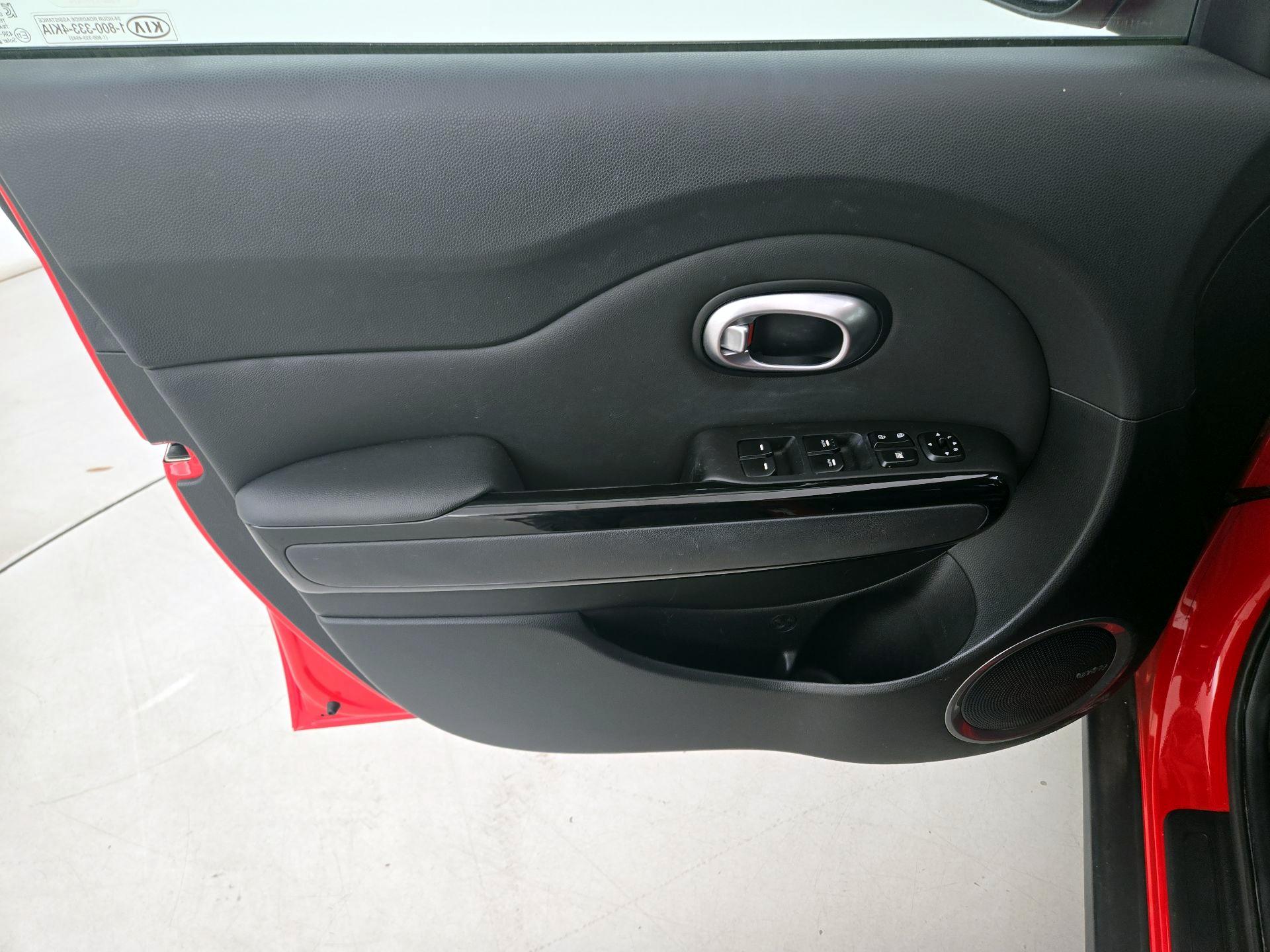 Thumbnail: 2016 Kia Soul - 12