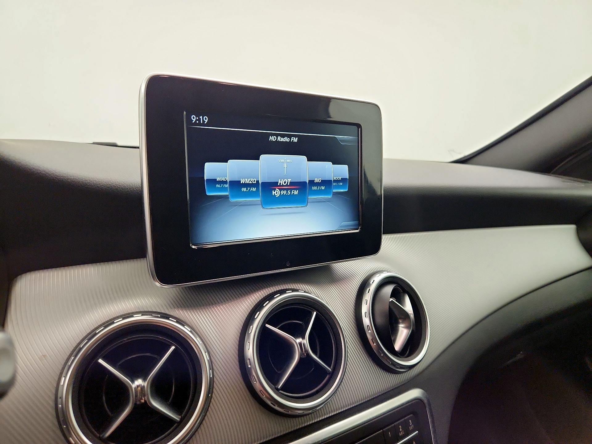 Thumbnail: 2017 Mercedes-Benz GLA - 16