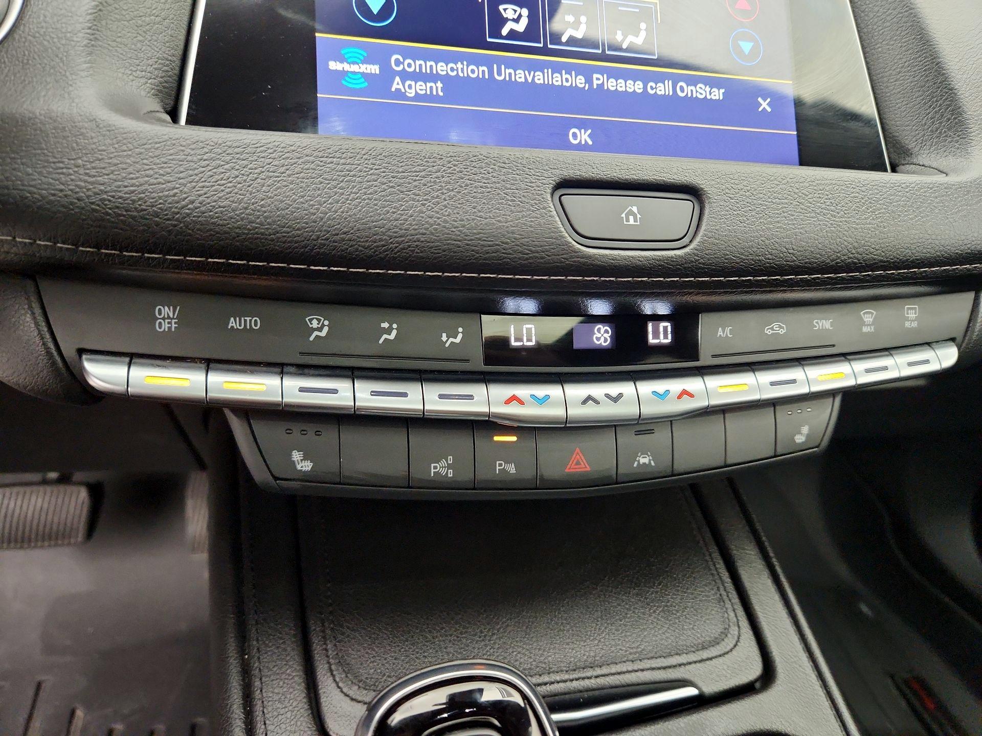 Thumbnail: 2022 Cadillac XT4 - 16