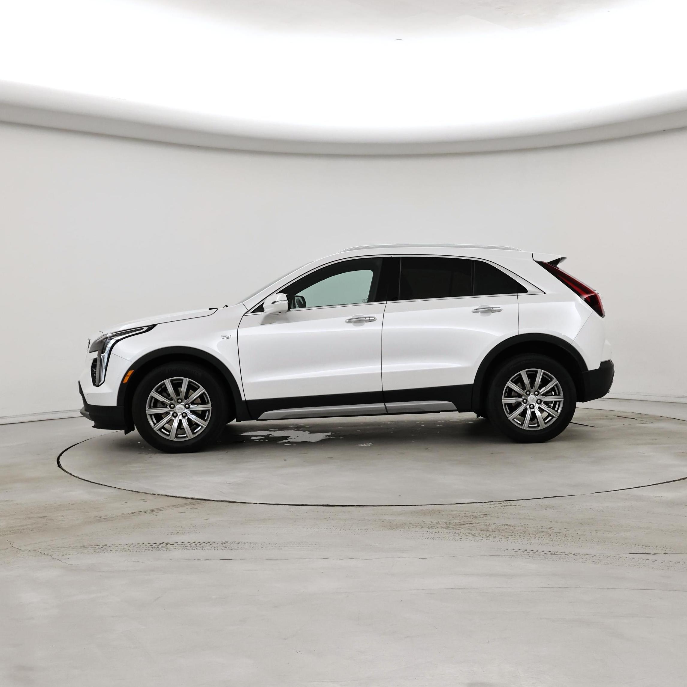 Thumbnail: 2022 Cadillac XT4 - 3
