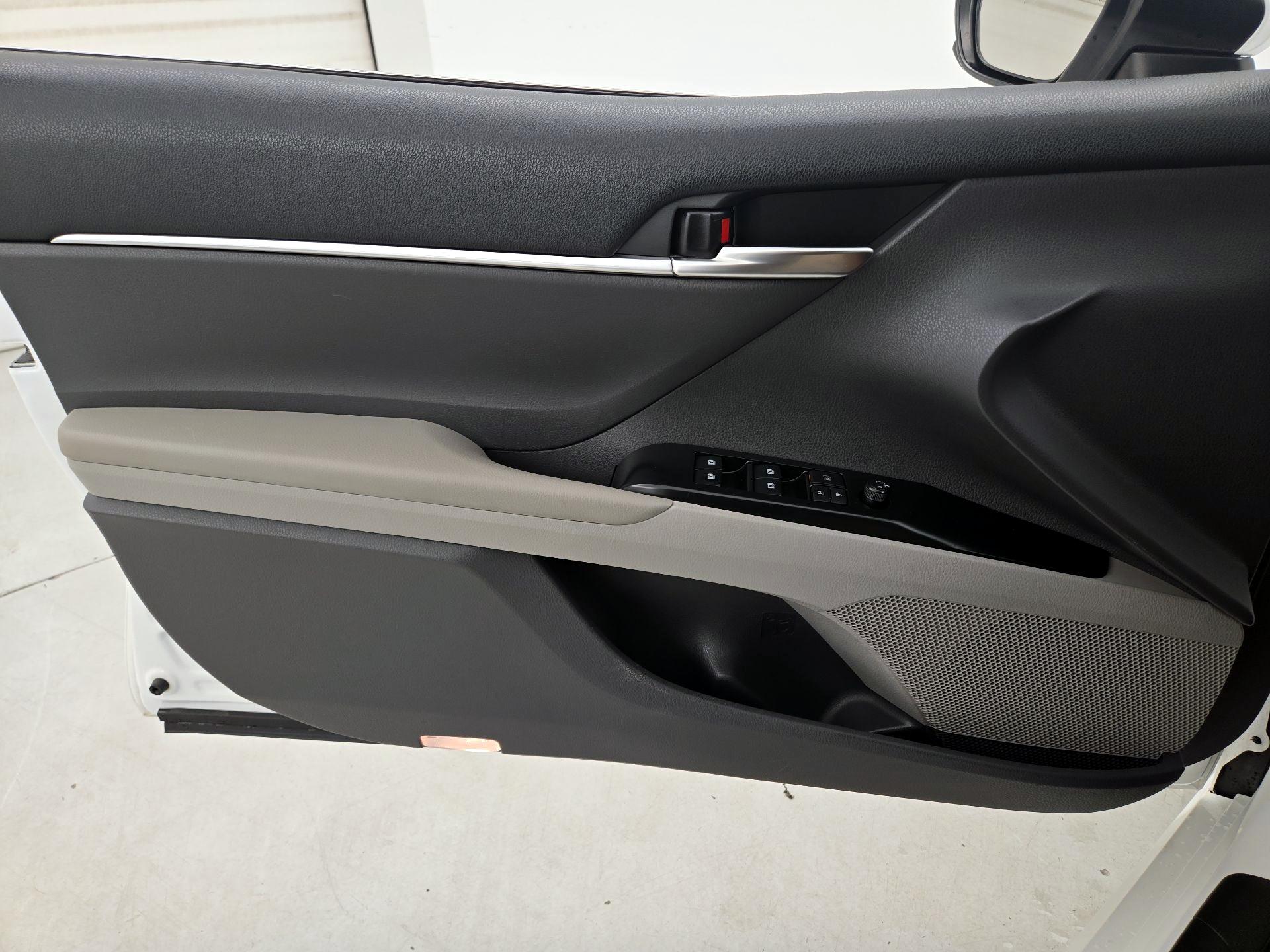 Thumbnail: 2018 Toyota Camry - 12