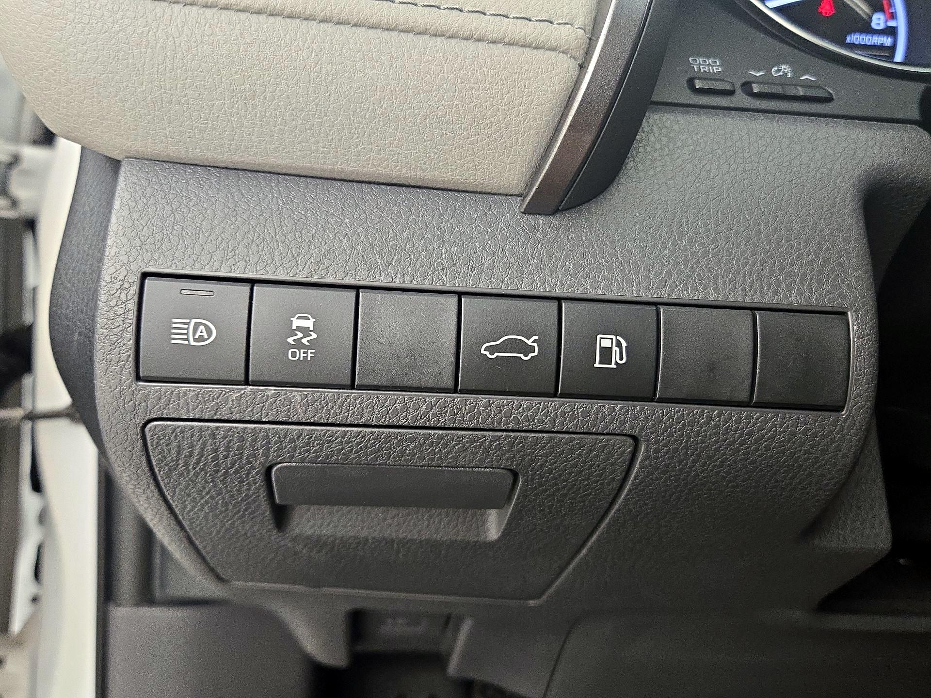 Thumbnail: 2018 Toyota Camry - 13