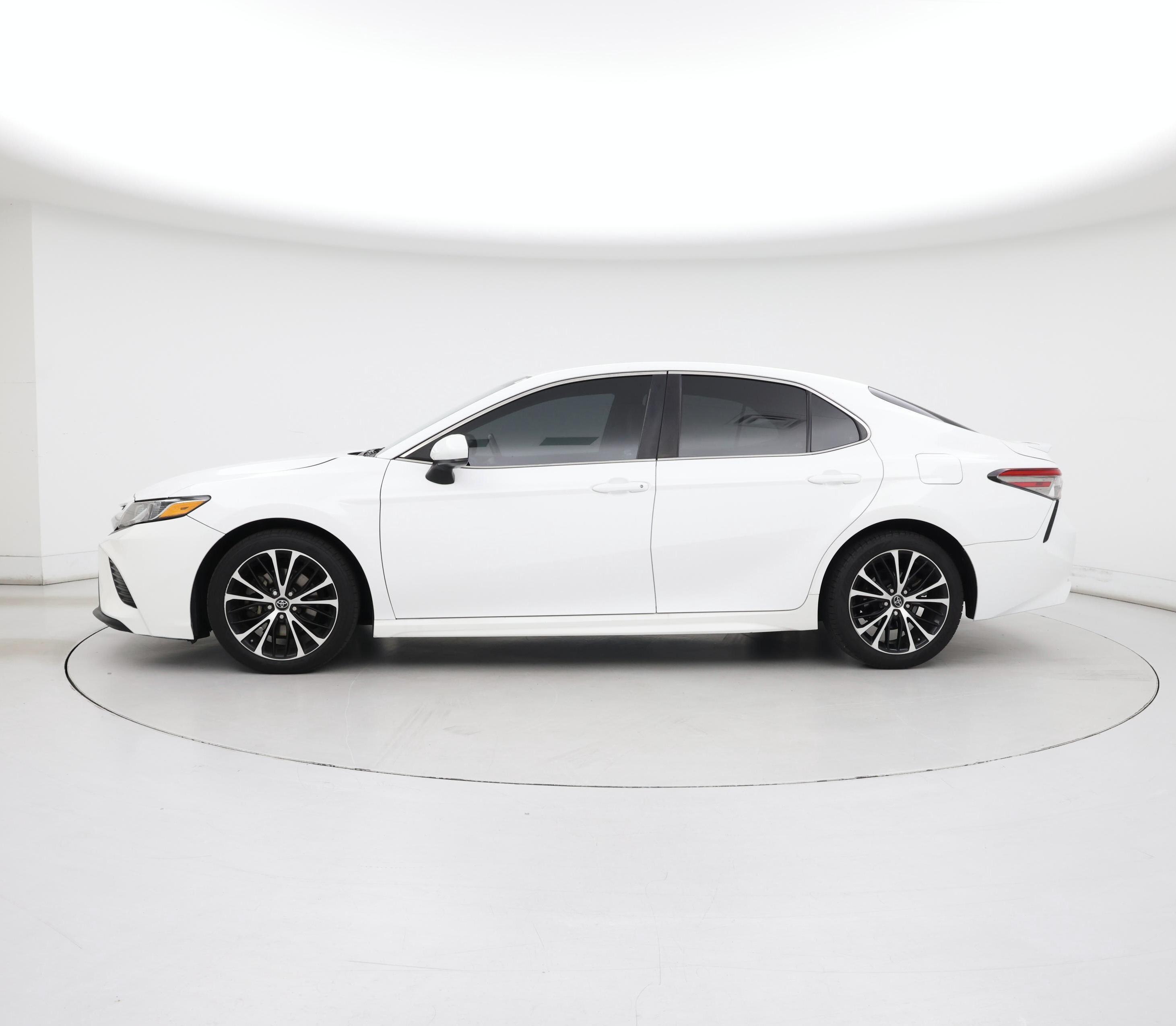 Thumbnail: 2018 Toyota Camry - 3