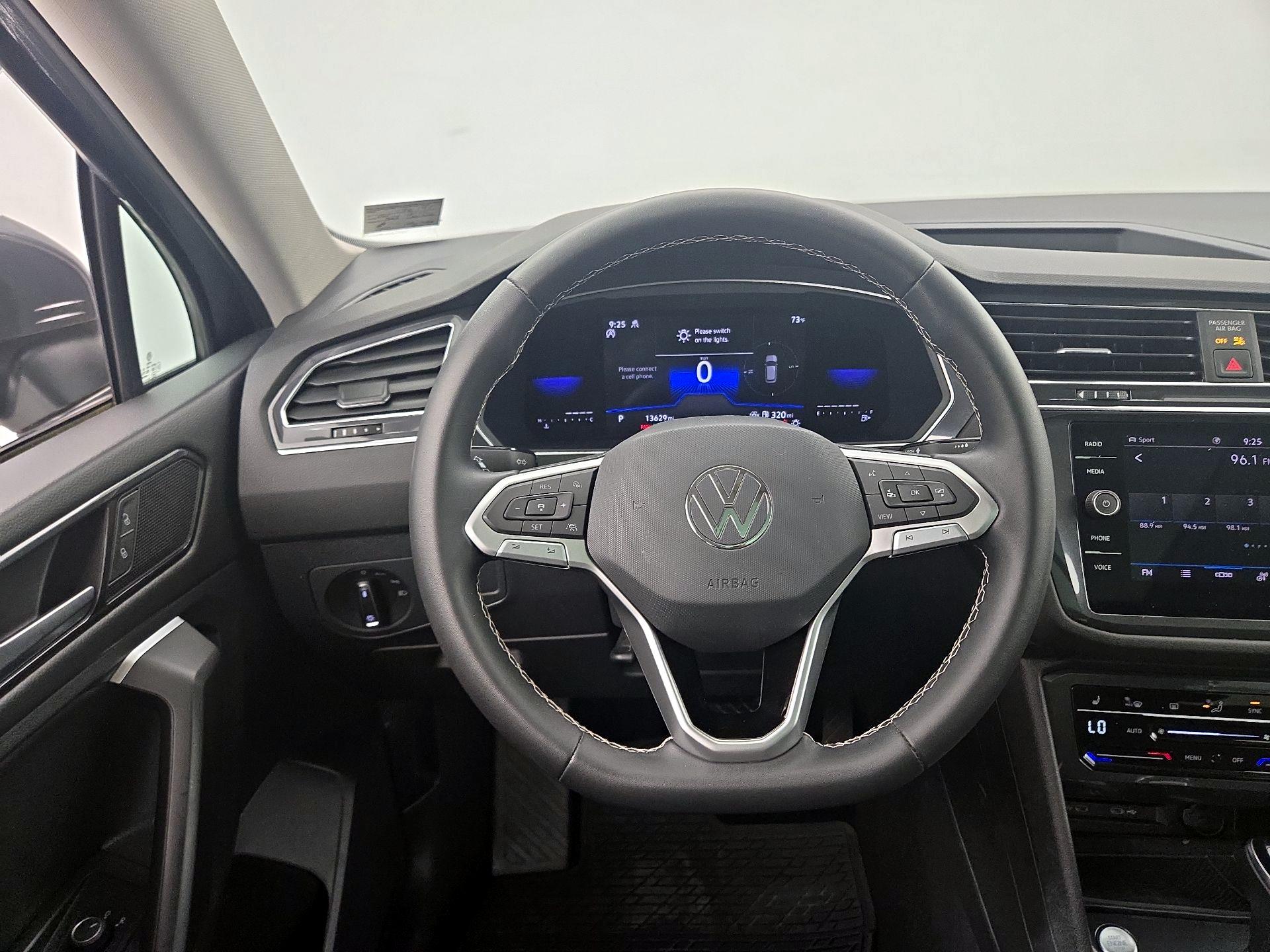 Thumbnail: 2022 Volkswagen Tiguan - 10