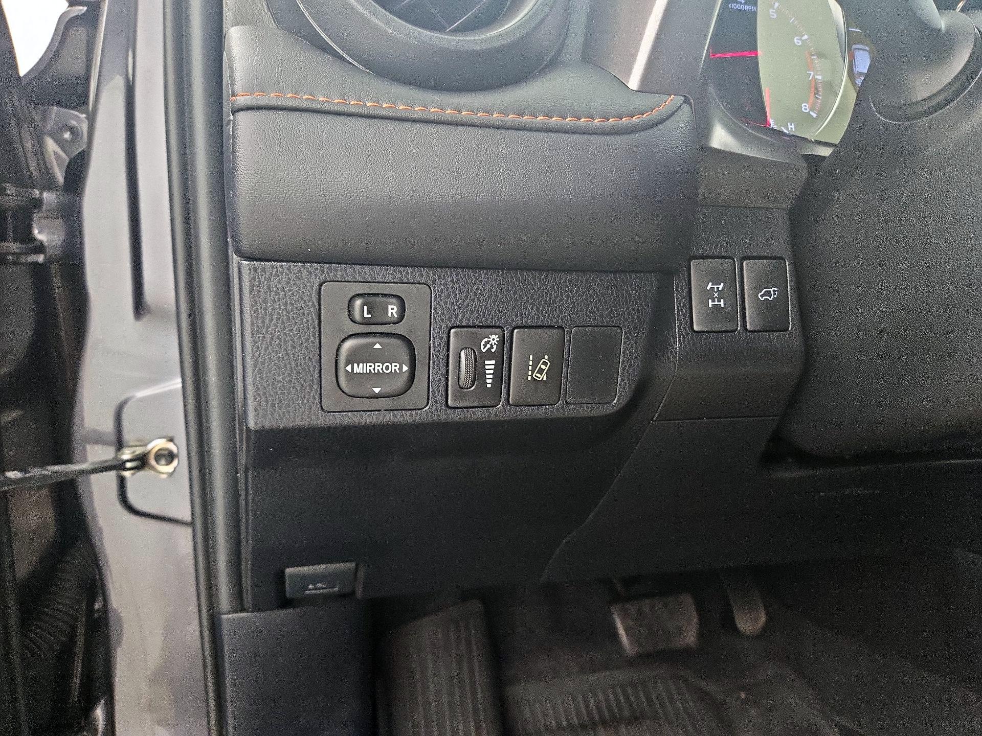 Thumbnail: 2016 Toyota RAV4 - 13