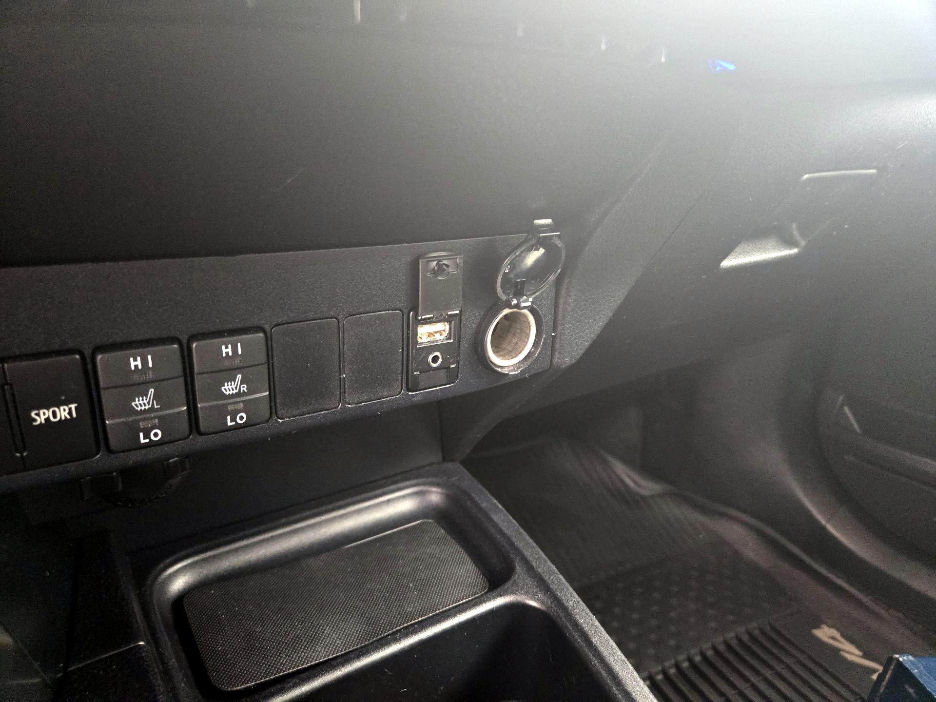 Thumbnail: 2016 Toyota RAV4 - 18