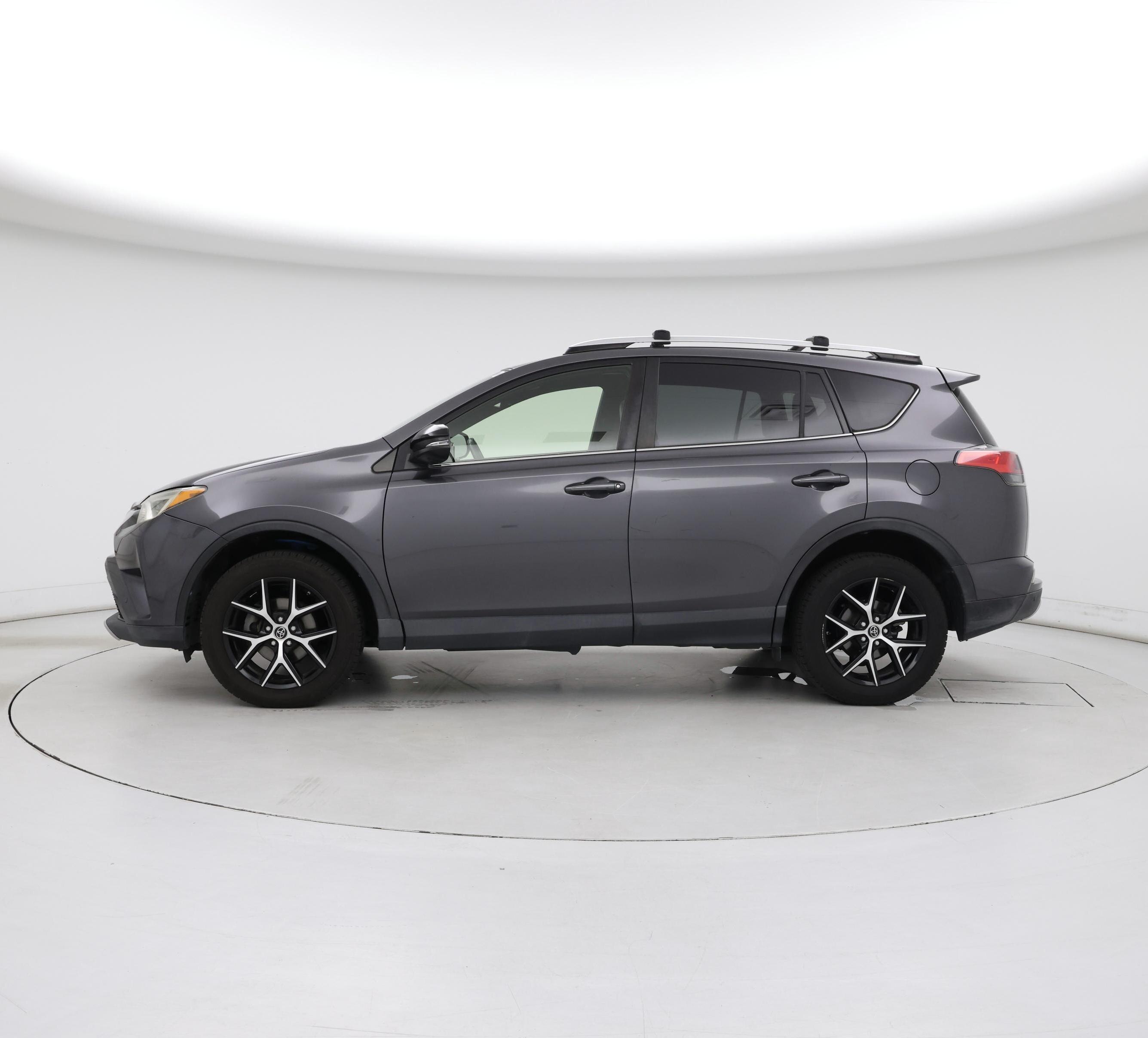 Thumbnail: 2016 Toyota RAV4 - 3