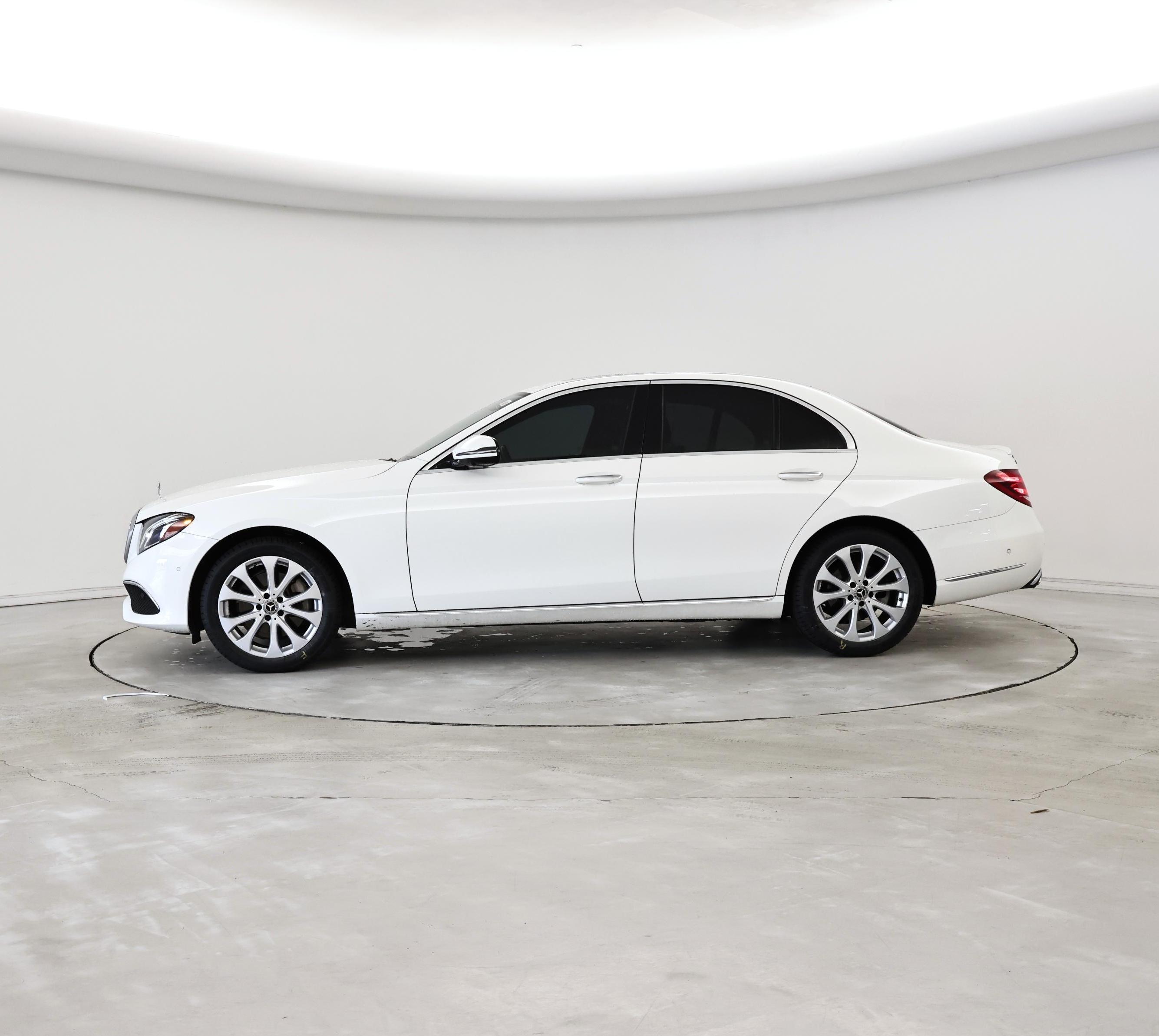 Thumbnail: 2019 Mercedes-Benz E-Class - 3