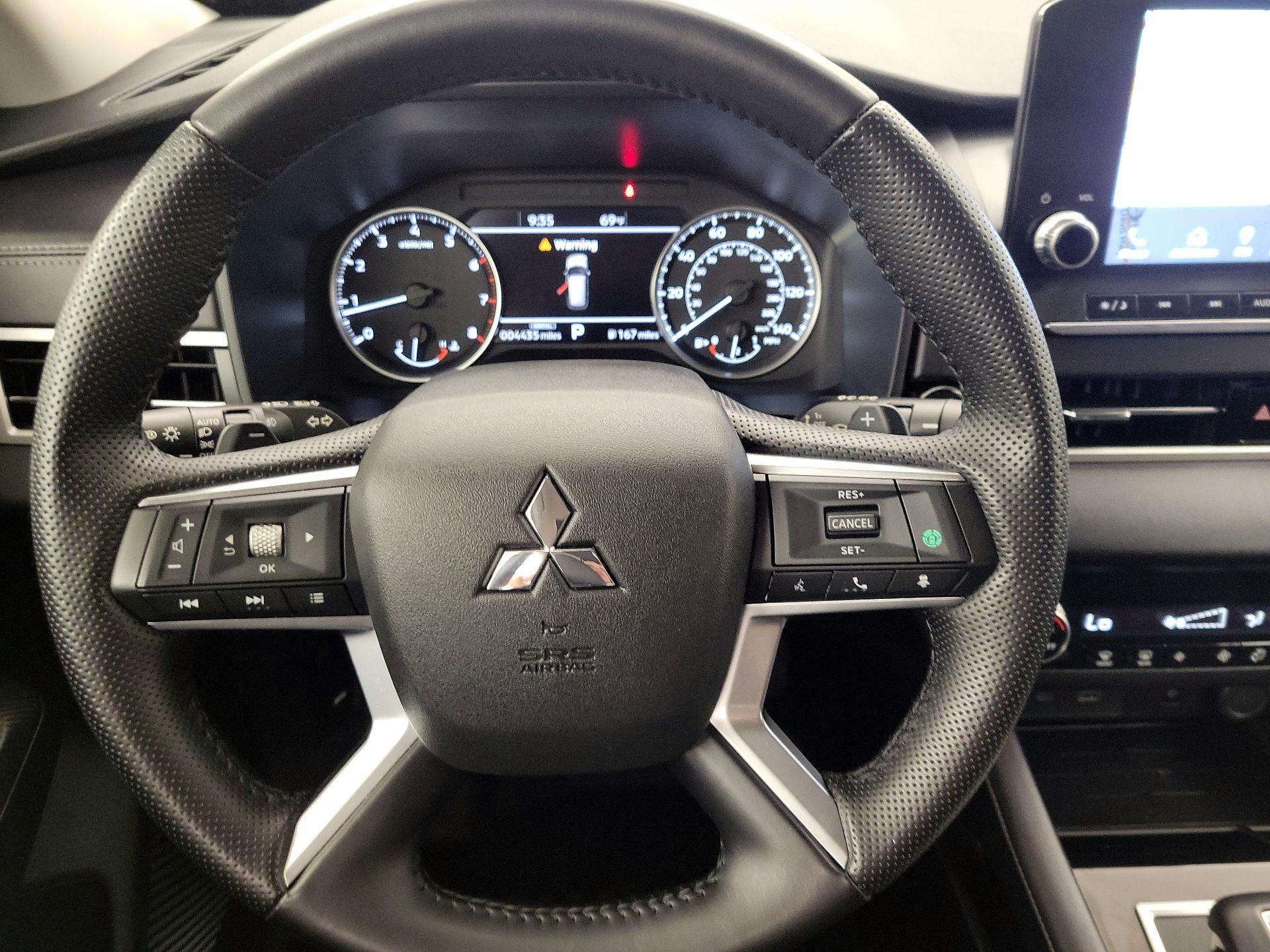 Thumbnail: 2024 Mitsubishi Outlander - 10
