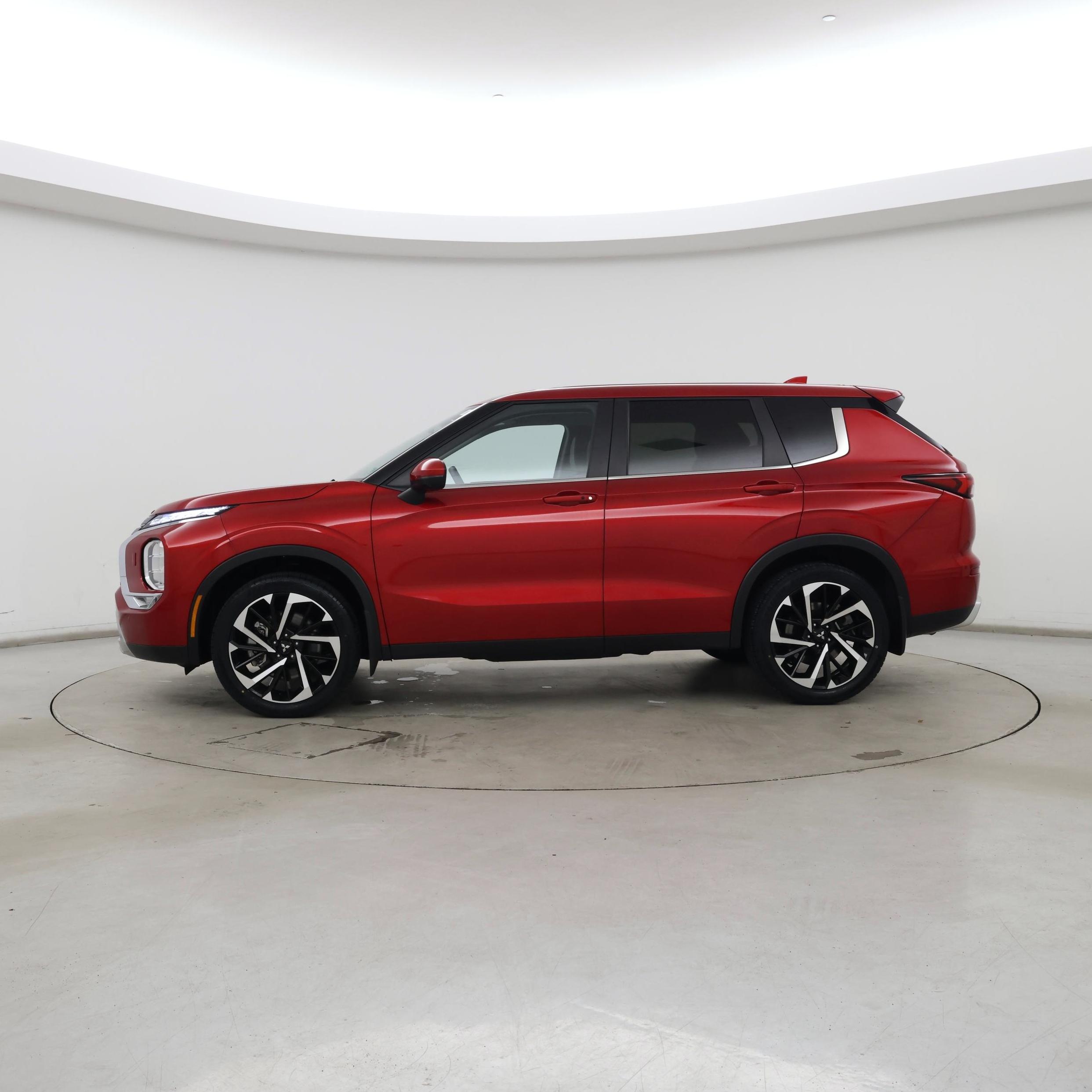 Thumbnail: 2024 Mitsubishi Outlander - 3