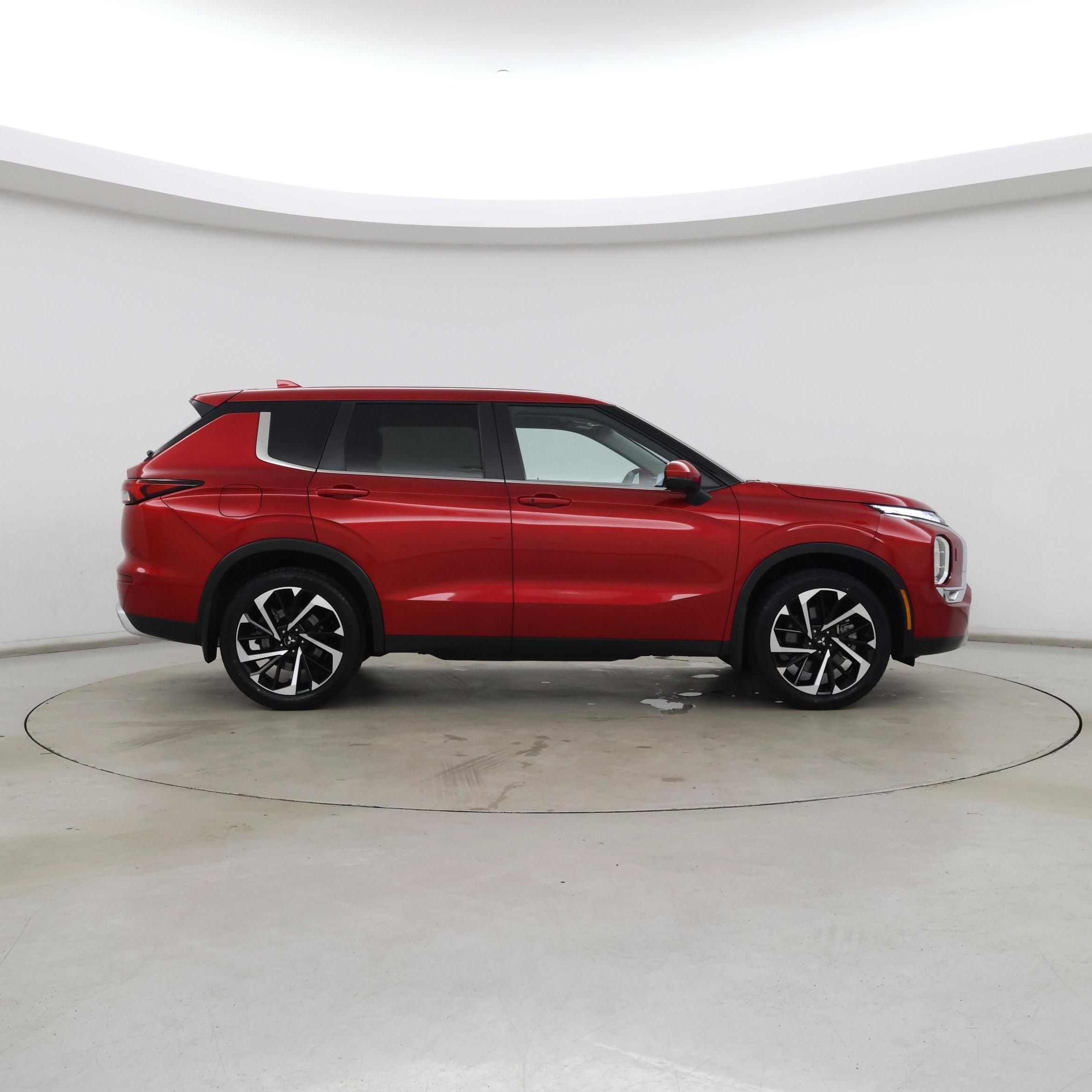 Thumbnail: 2024 Mitsubishi Outlander - 7