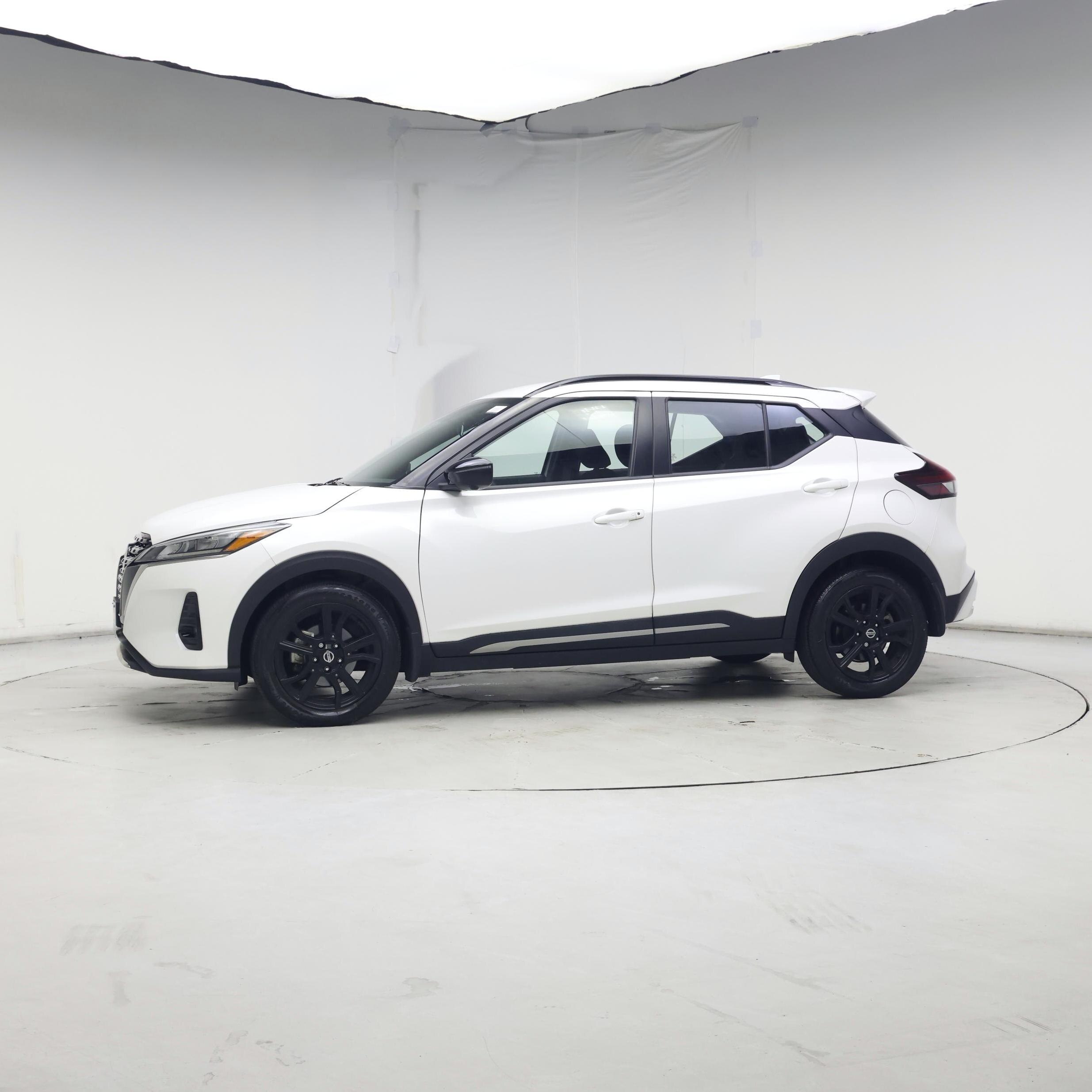Thumbnail: 2021 Nissan Kicks - 3